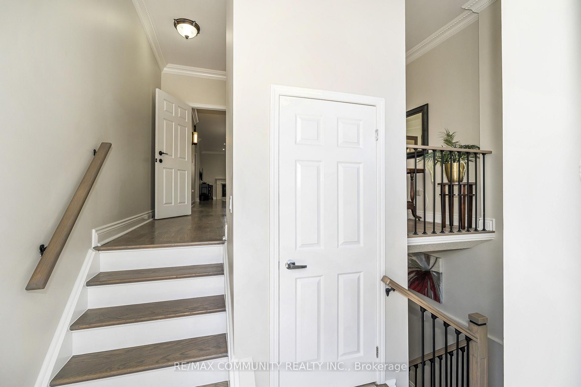 Photo 2 of 1606 Whitestone Drive, Oshawa, Samac — HOMEH