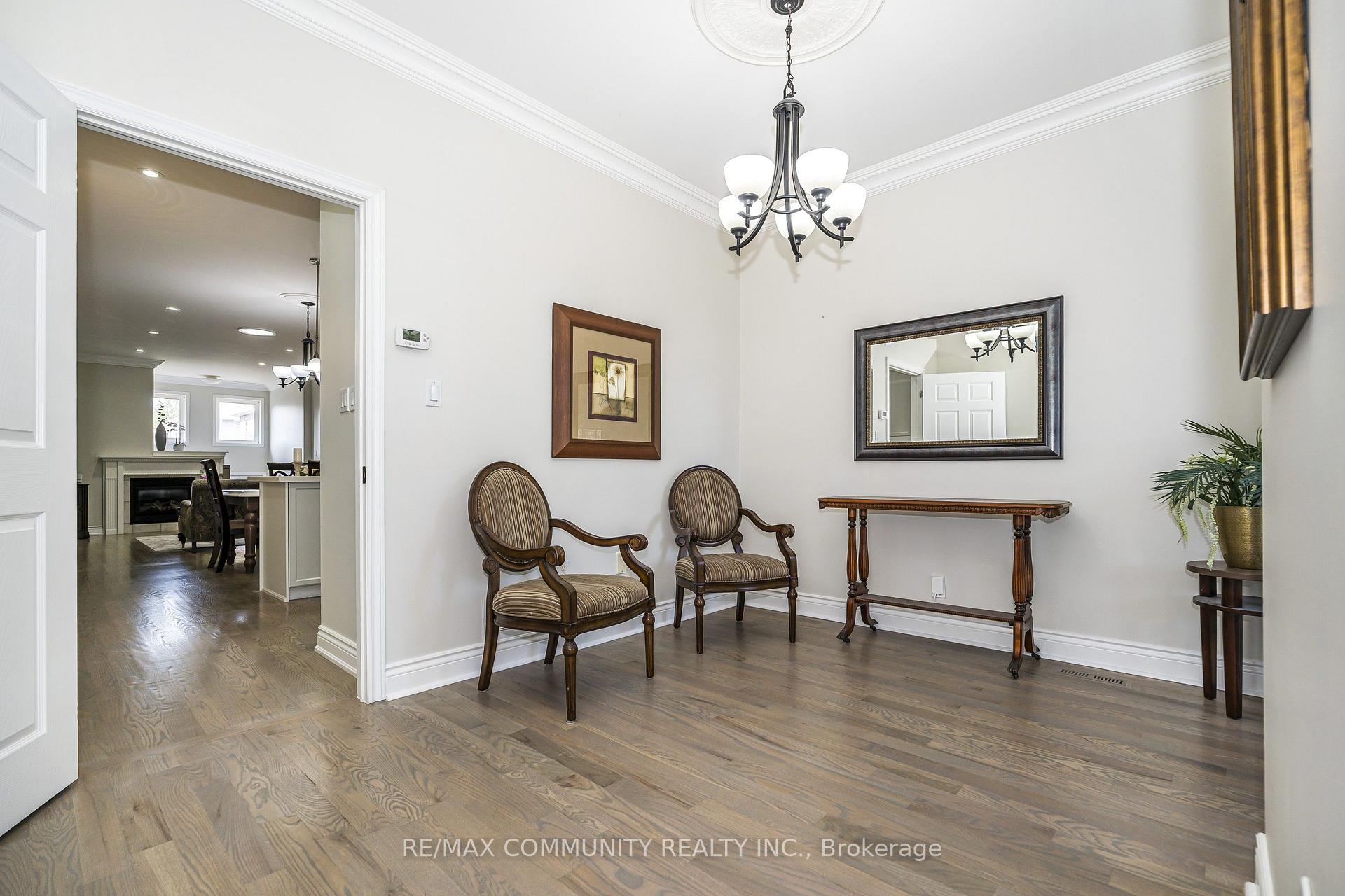 Photo 3 of 1606 Whitestone Drive, Oshawa, Samac — HOMEH