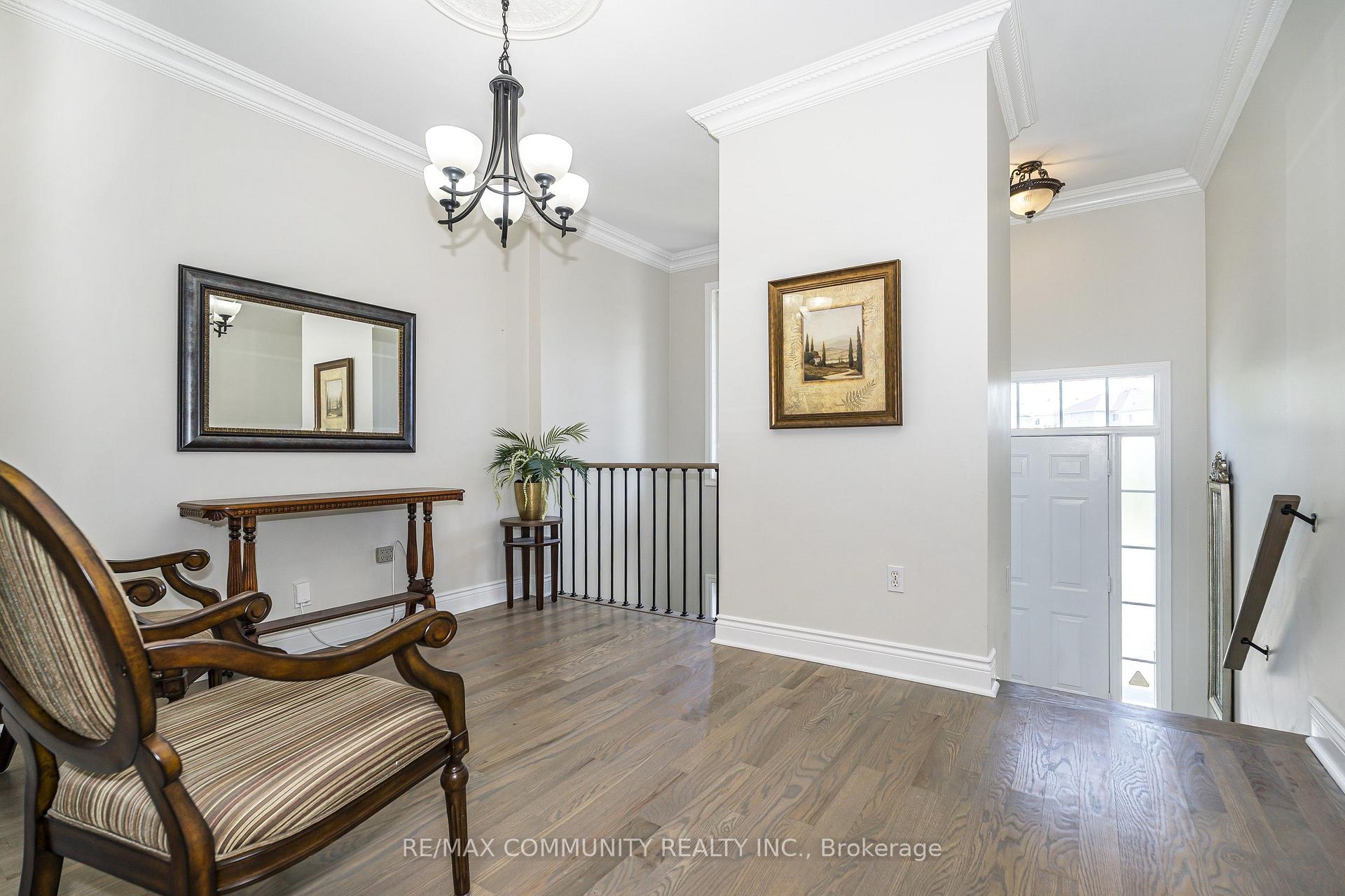 Photo 4 of 1606 Whitestone Drive, Oshawa, Samac — HOMEH