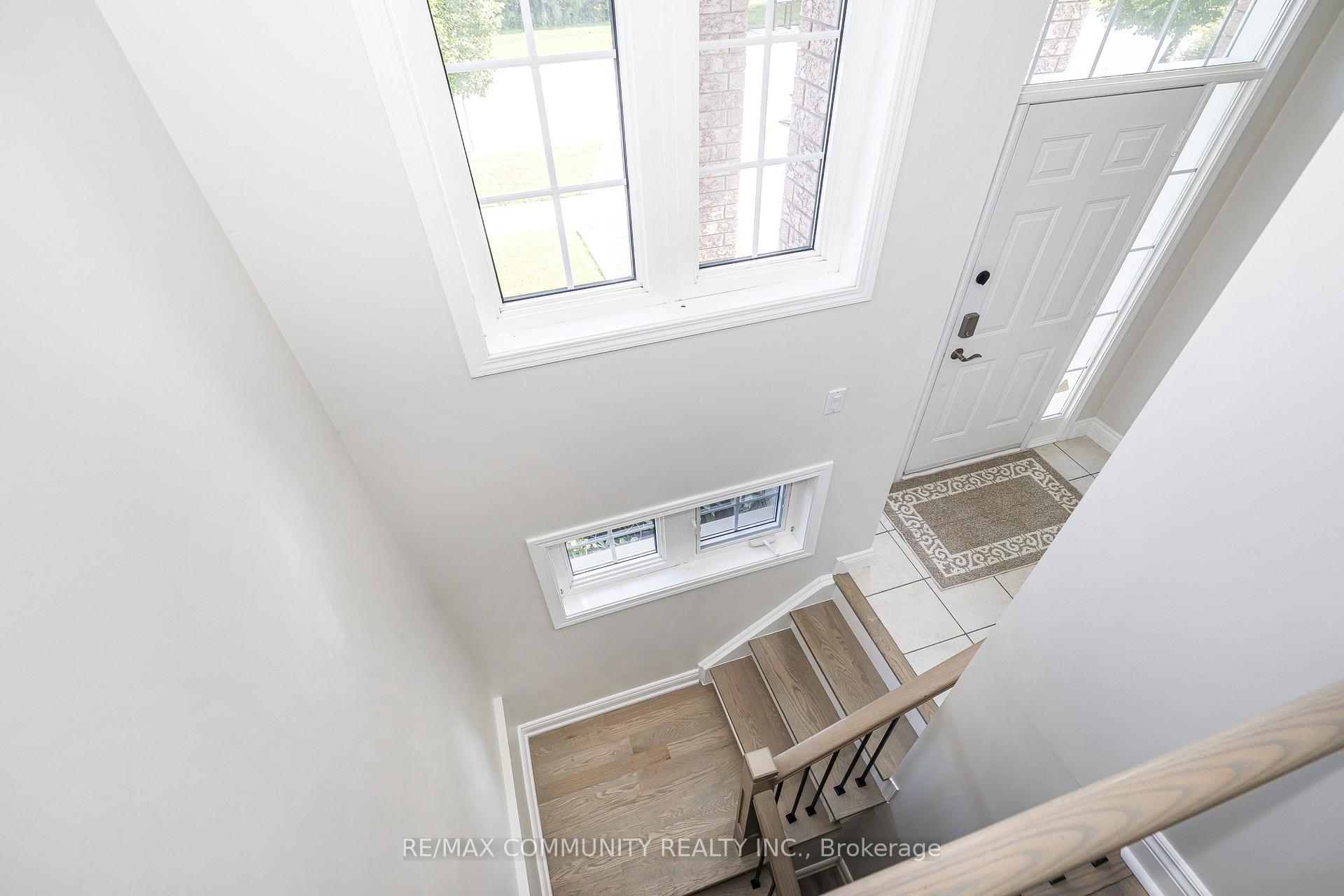 Photo 5 of 1606 Whitestone Drive, Oshawa, Samac — HOMEH
