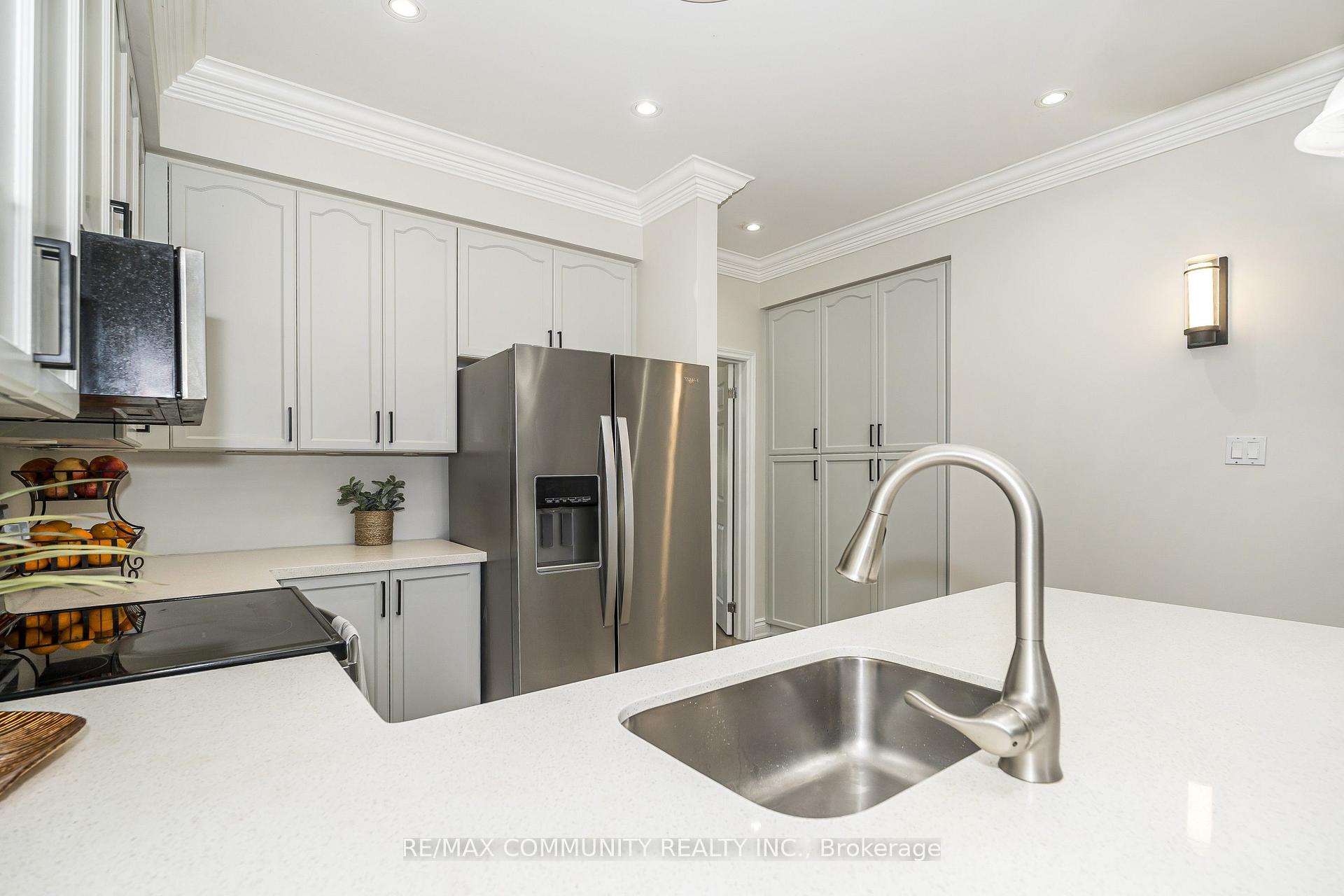 Photo 9 of 1606 Whitestone Drive, Oshawa, Samac — HOMEH