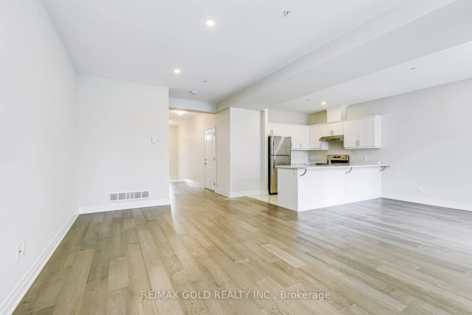 Photo 12 of 17 Marshall Lane, St. Catharines, Oakdale — HOMEH