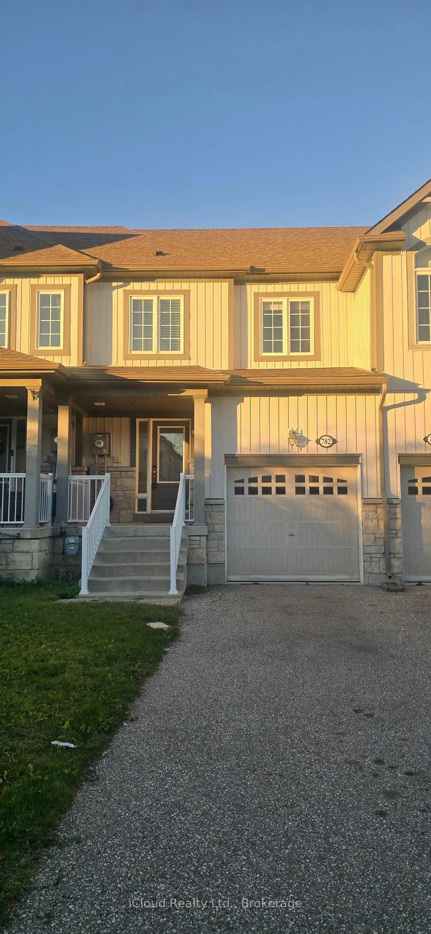 Photo of 782 Cook Crescent