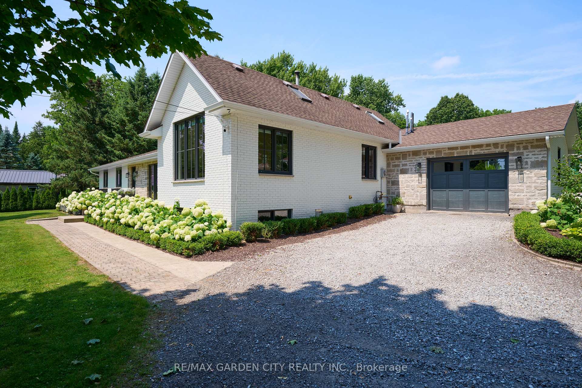 Photo 2 of 377 Canboro Road, Pelham, Fenwick — HOMEH