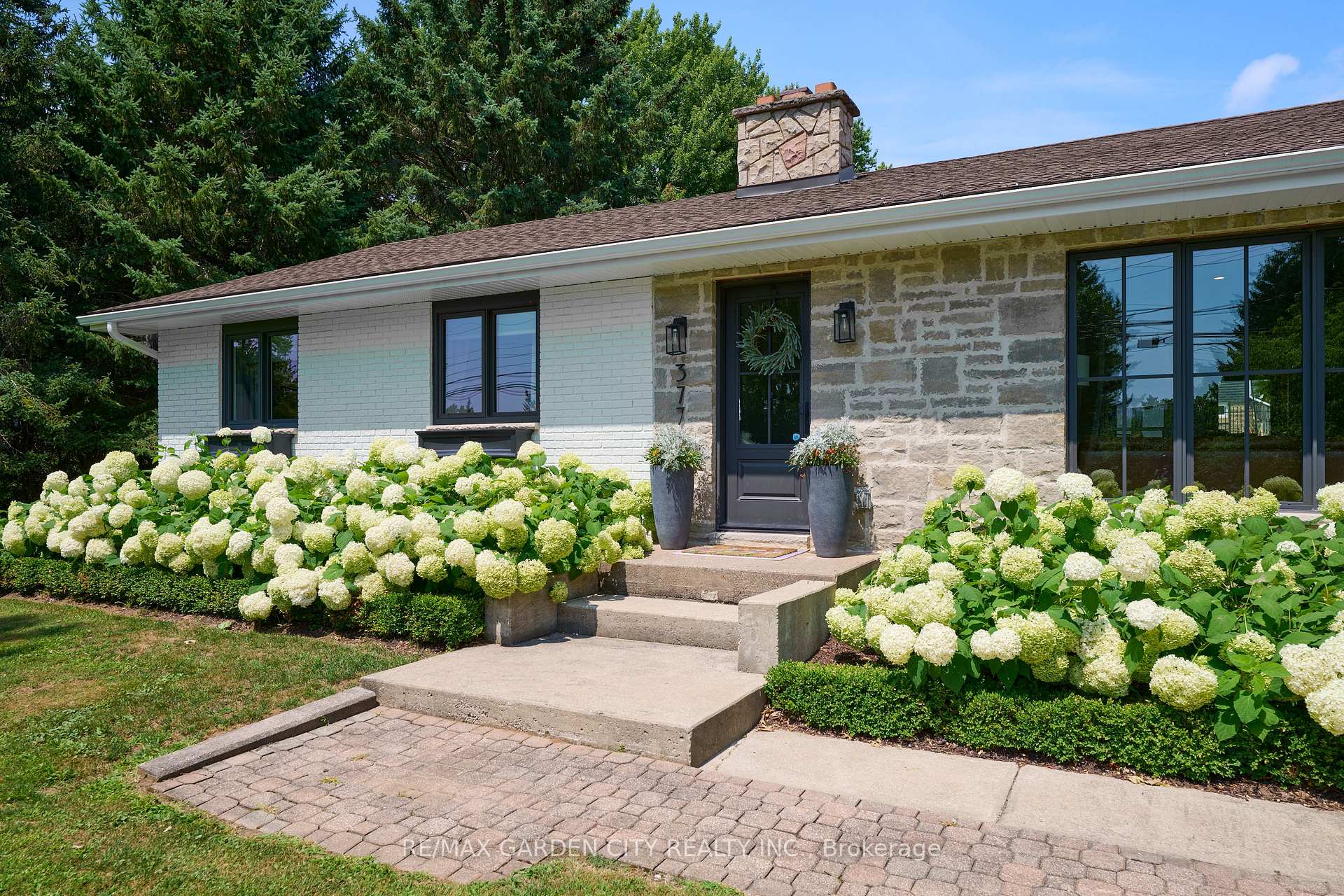 Photo 3 of 377 Canboro Road, Pelham, Fenwick — HOMEH