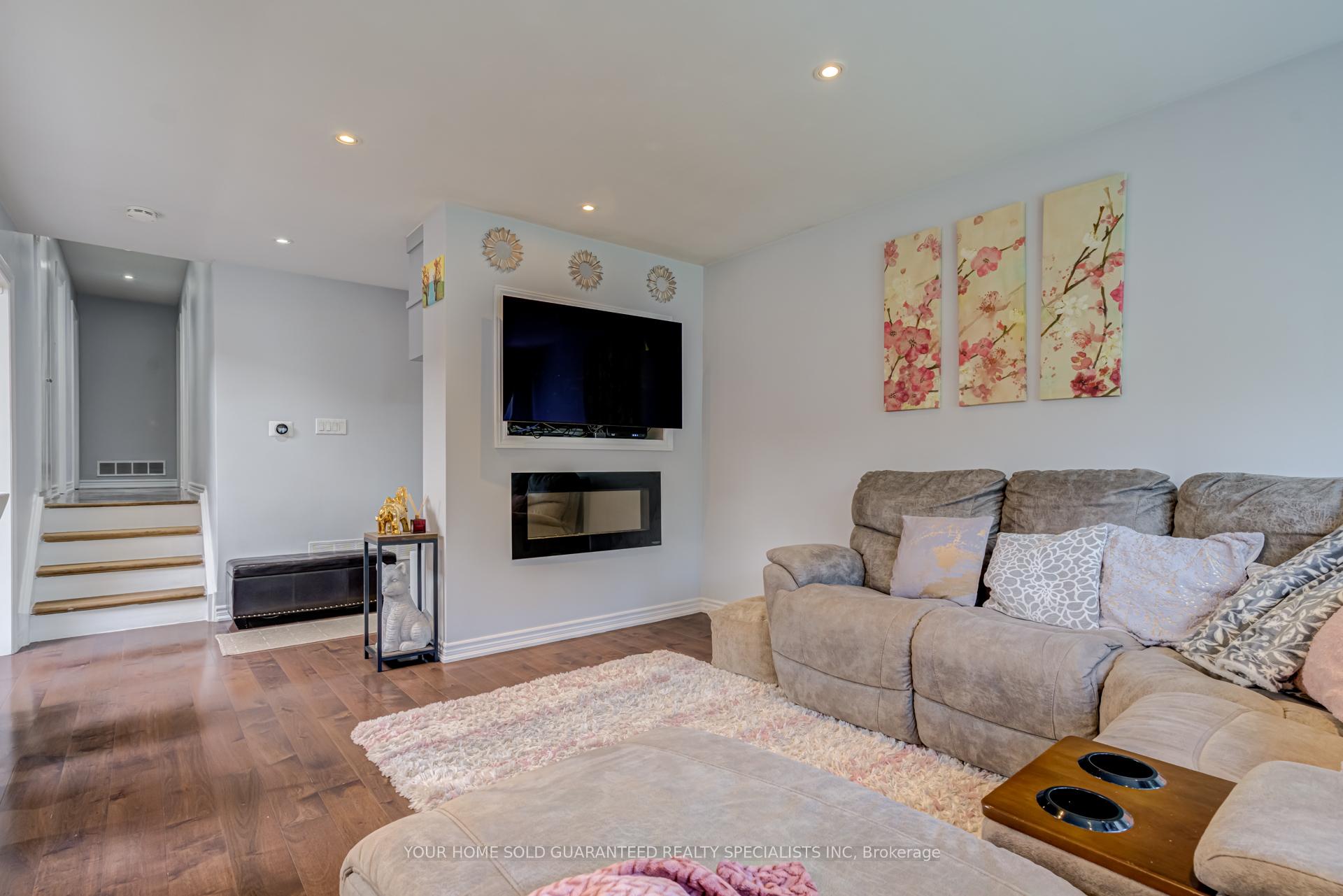 Photo 10 of 5 Hallow Crescent, Etobicoke, Rexdale-Kipling — HOMEH