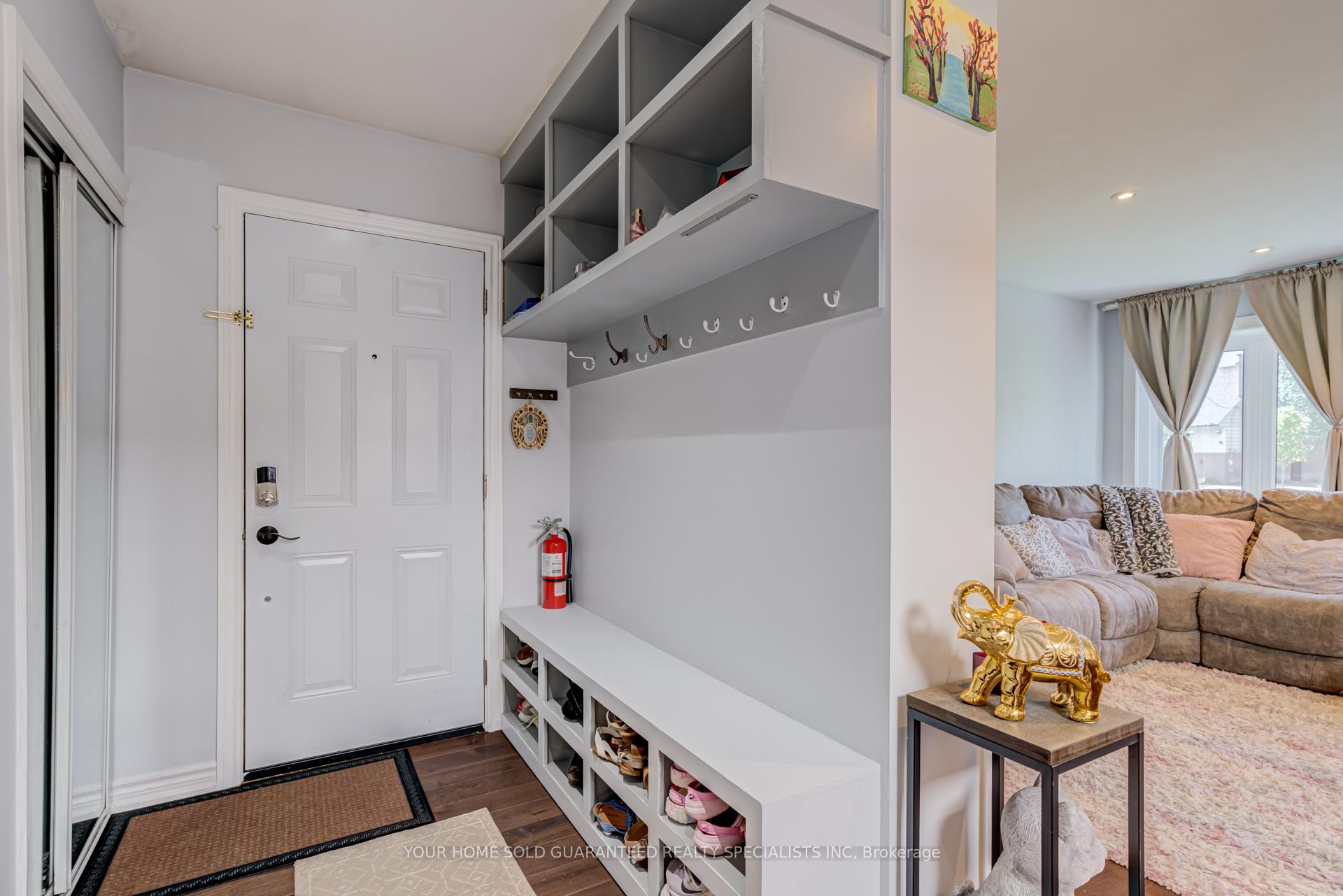 Photo 11 of 5 Hallow Crescent, Etobicoke, Rexdale-Kipling — HOMEH