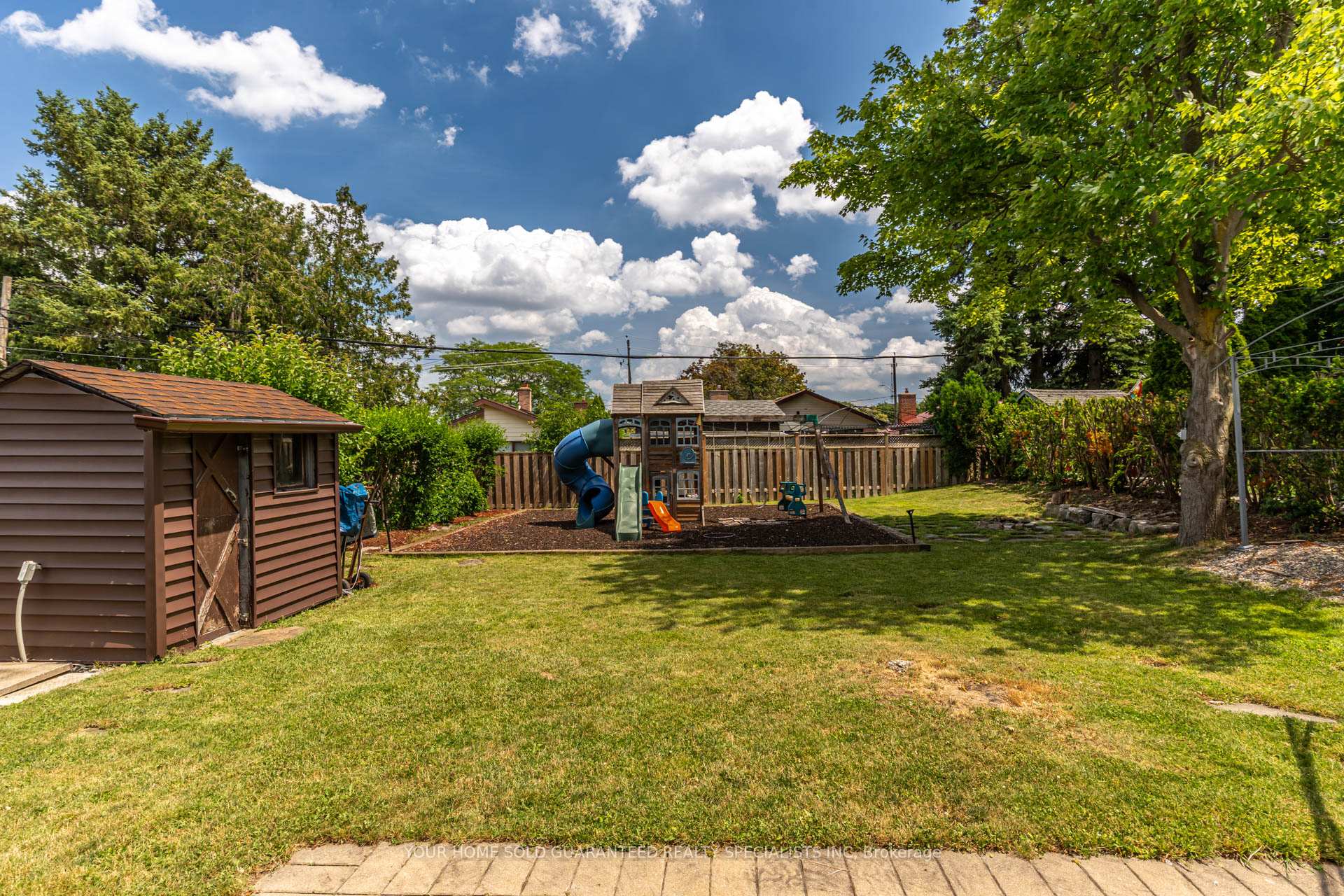Photo 33 of 5 Hallow Crescent, Etobicoke, Rexdale-Kipling — HOMEH