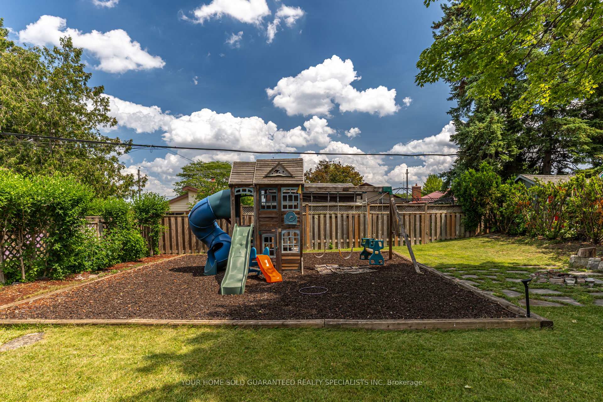 Photo 32 of 5 Hallow Crescent, Etobicoke, Rexdale-Kipling — HOMEH