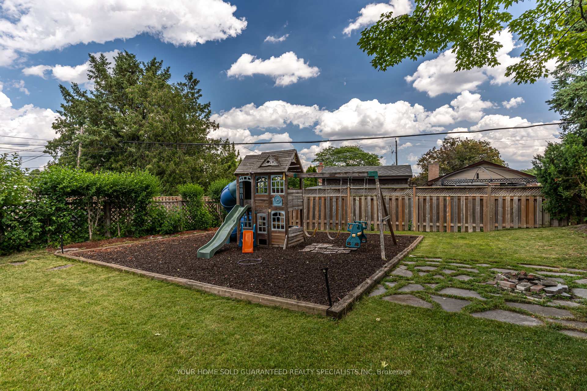 Photo 34 of 5 Hallow Crescent, Etobicoke, Rexdale-Kipling — HOMEH
