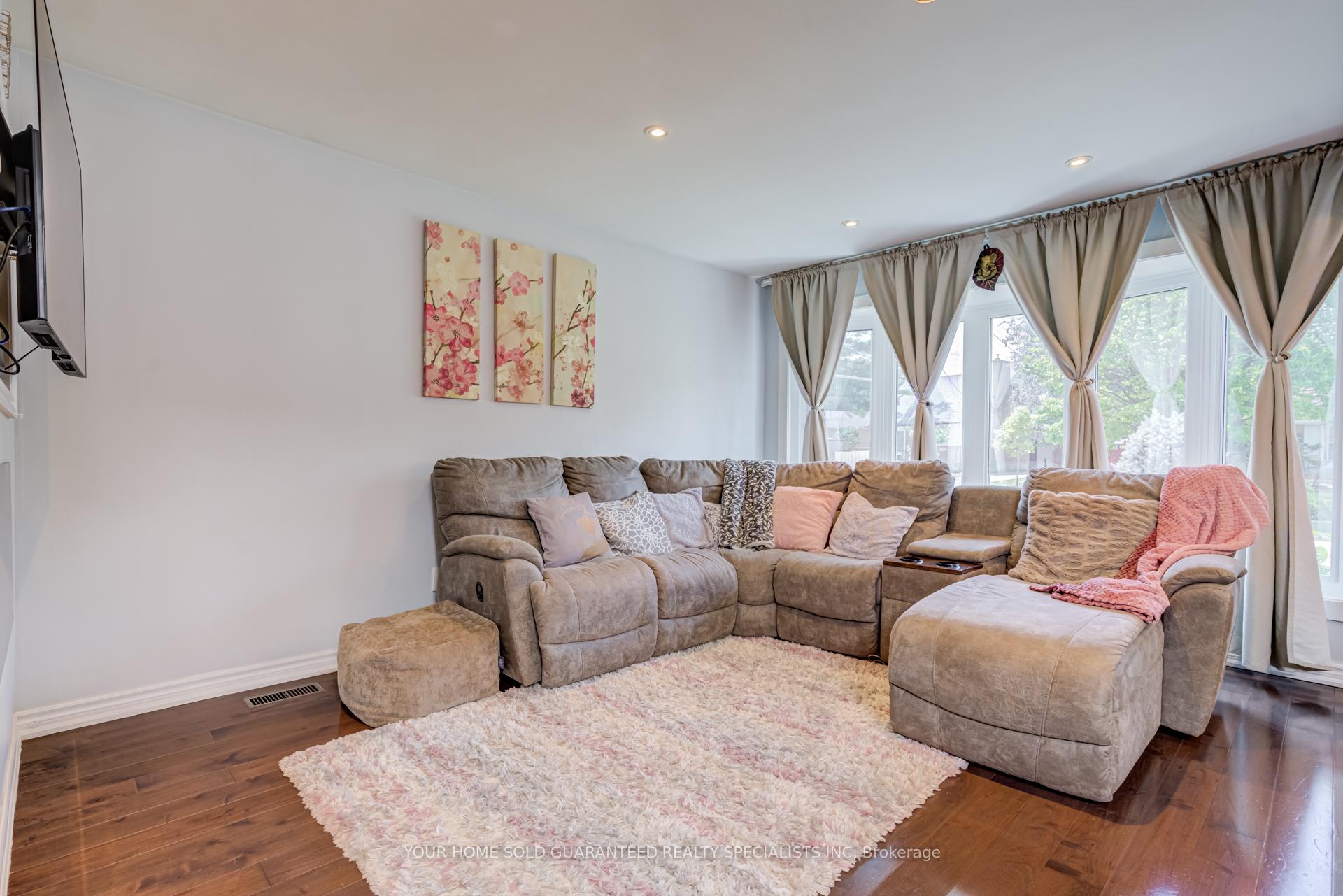 Photo 16 of 5 Hallow Crescent, Etobicoke, Rexdale-Kipling — HOMEH
