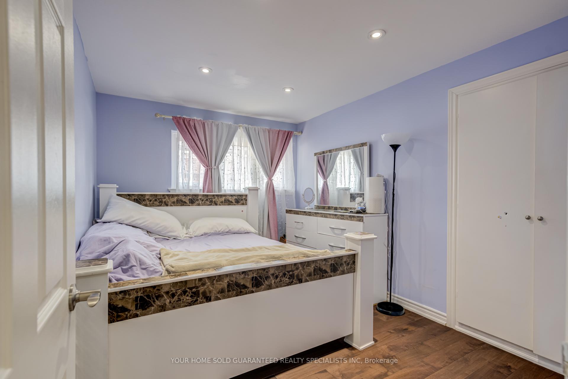 Photo 19 of 5 Hallow Crescent, Etobicoke, Rexdale-Kipling — HOMEH