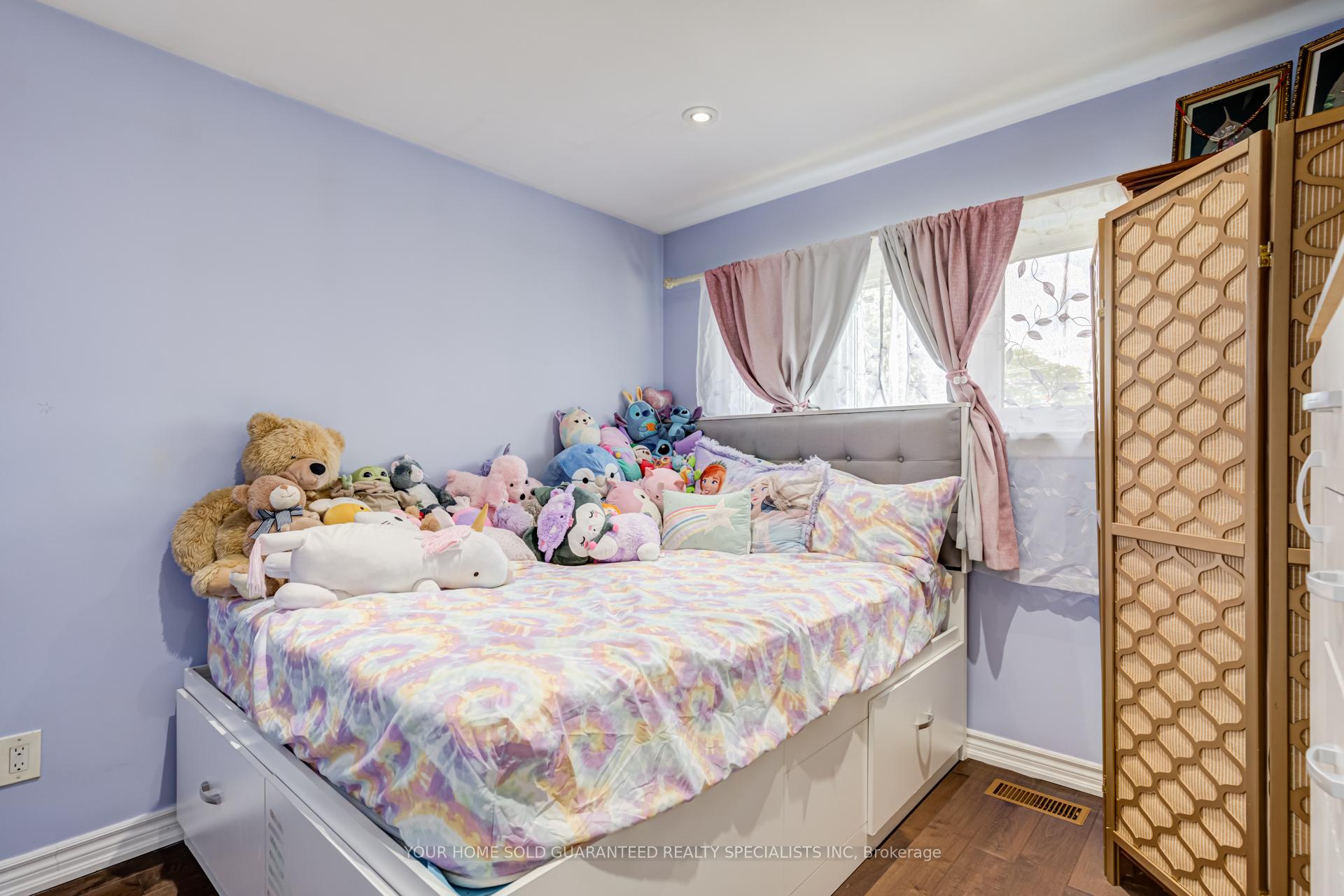Photo 21 of 5 Hallow Crescent, Etobicoke, Rexdale-Kipling — HOMEH