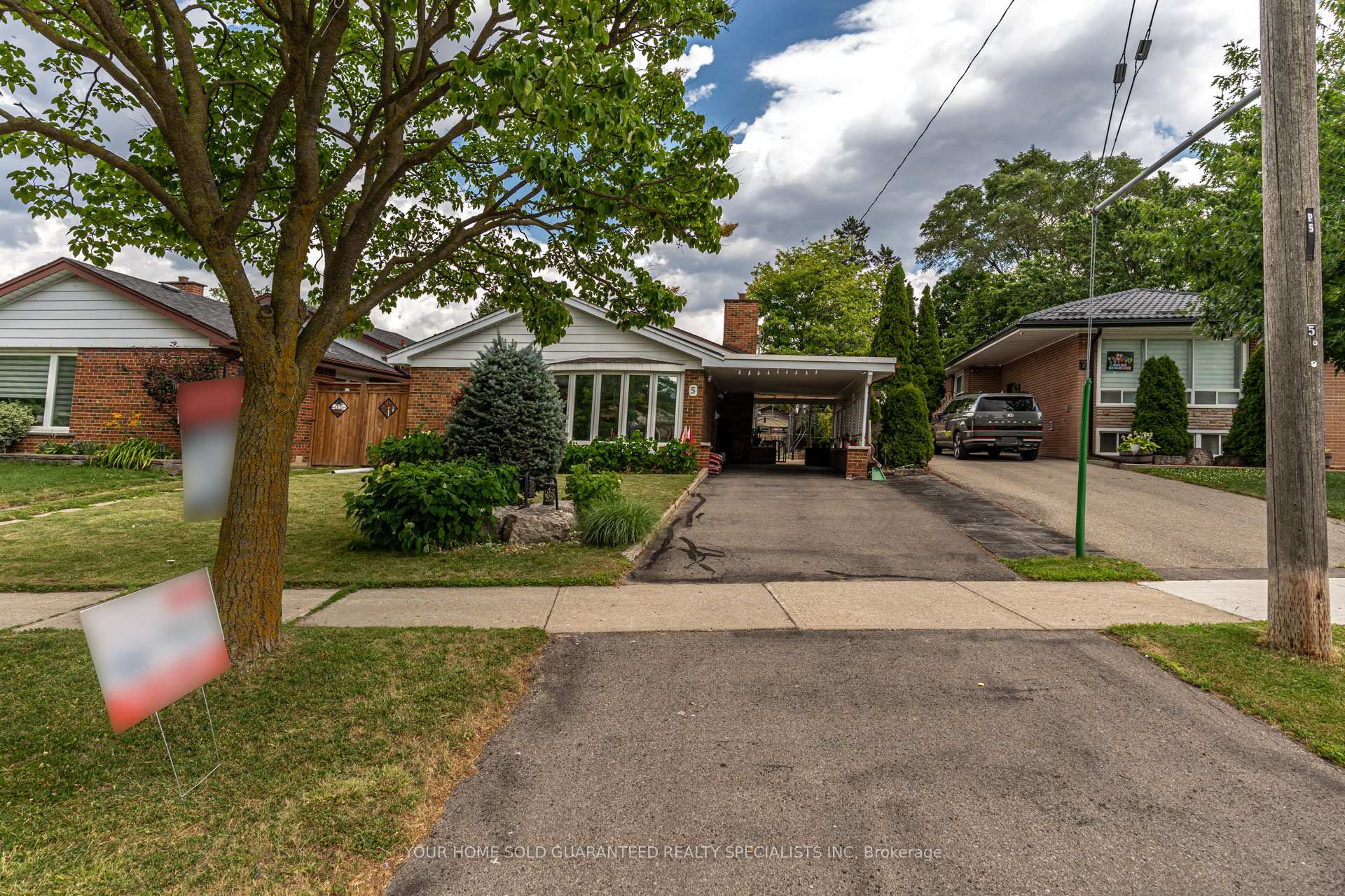 Photo 7 of 5 Hallow Crescent, Etobicoke, Rexdale-Kipling — HOMEH