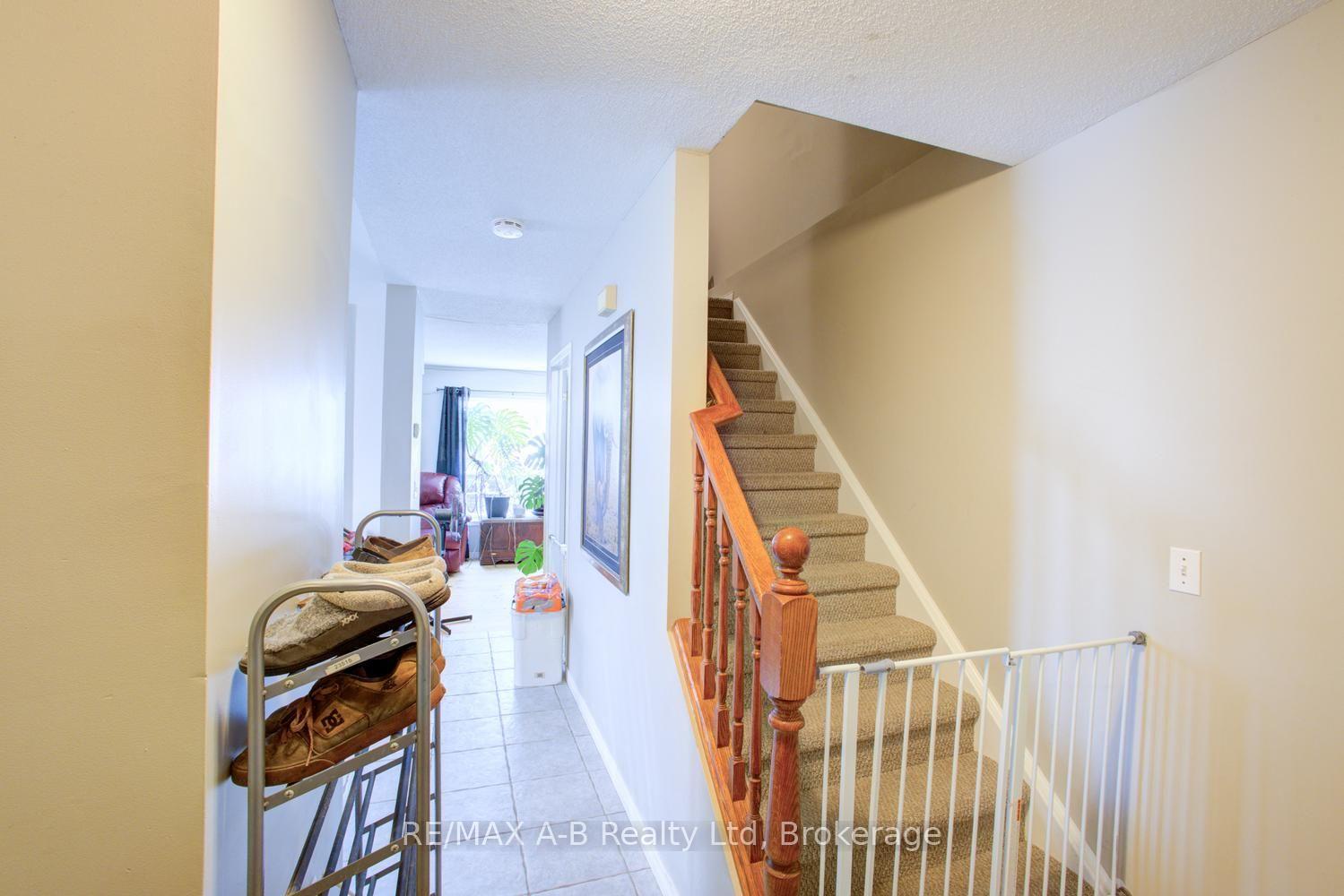 Photo 3 of 223 Melran Drive, Cambridge, Hespeler Village — HOMEH