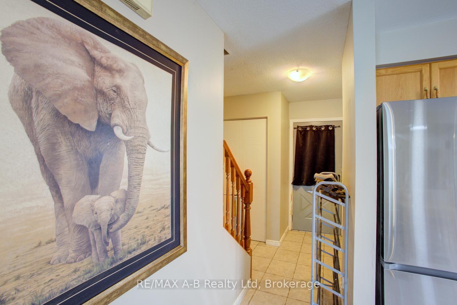 Photo 4 of 223 Melran Drive, Cambridge, Hespeler Village — HOMEH