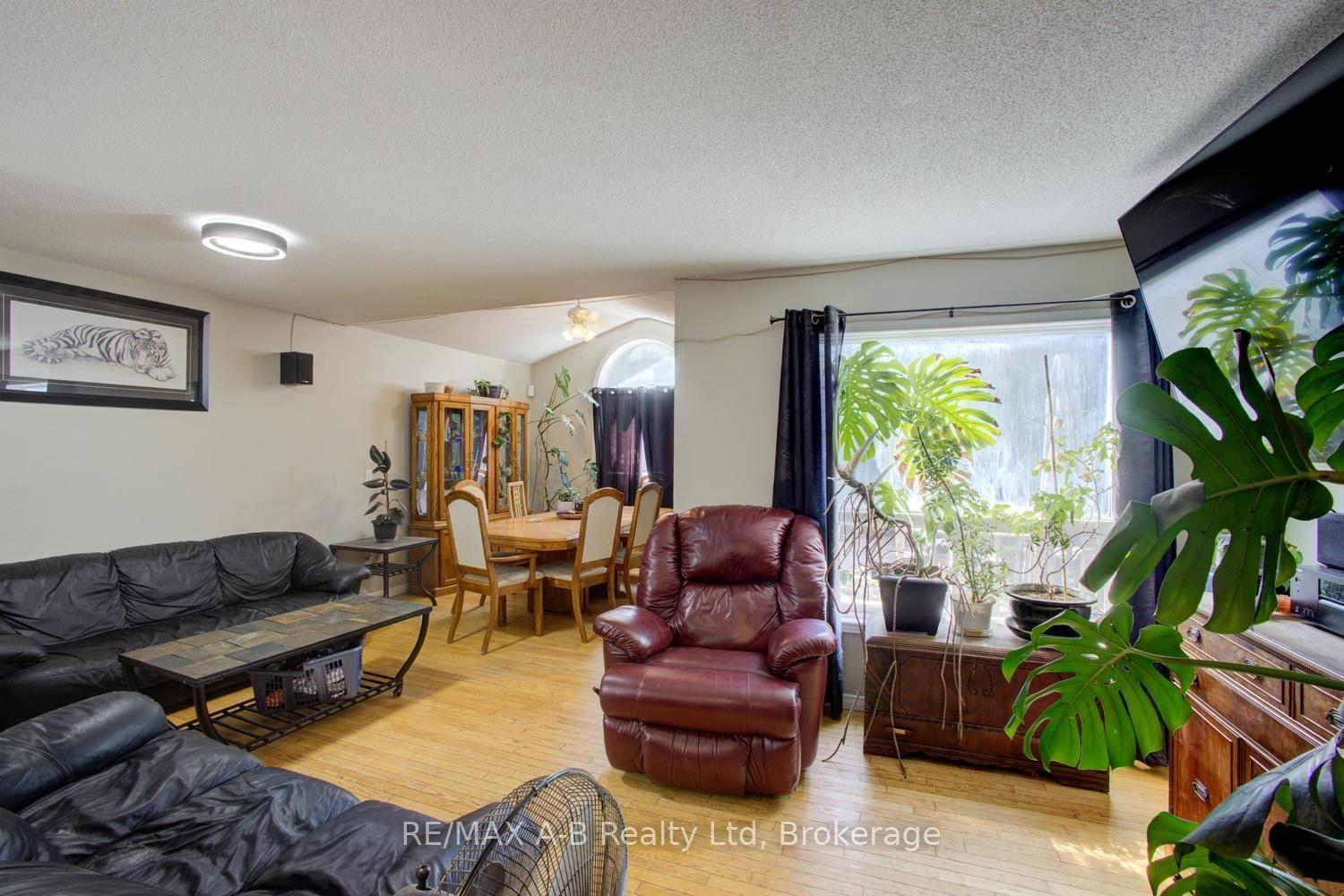Photo 5 of 223 Melran Drive, Cambridge, Hespeler Village — HOMEH