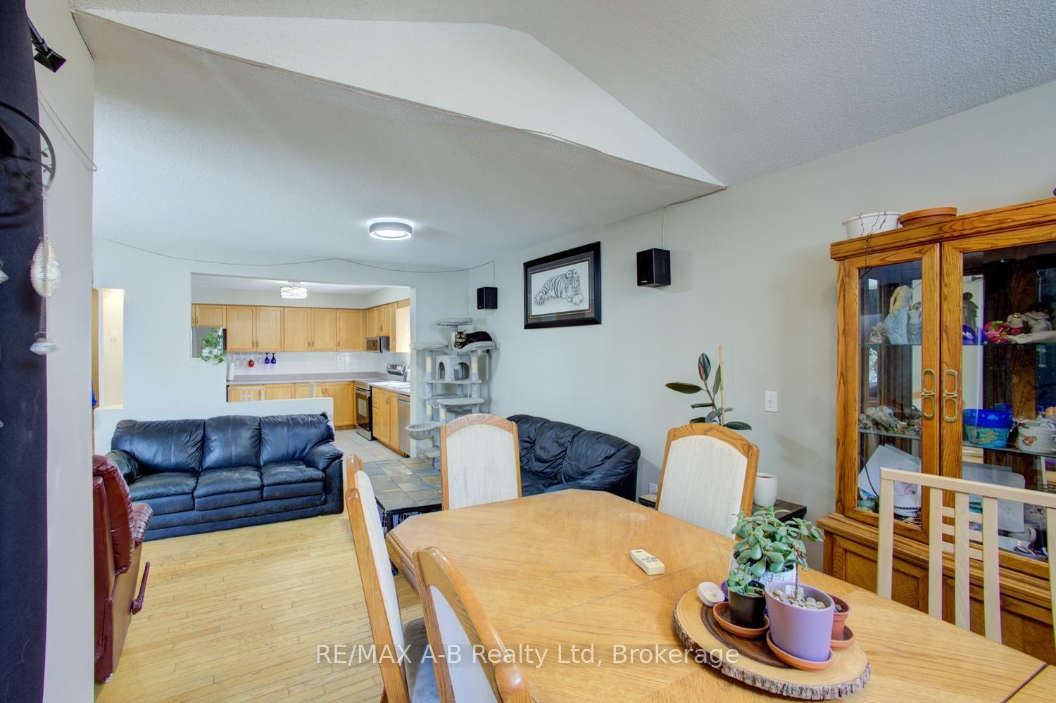 Photo 7 of 223 Melran Drive, Cambridge, Hespeler Village — HOMEH