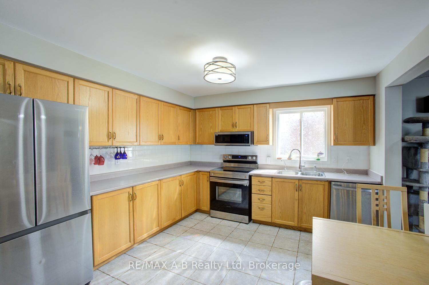 Photo 9 of 223 Melran Drive, Cambridge, Hespeler Village — HOMEH