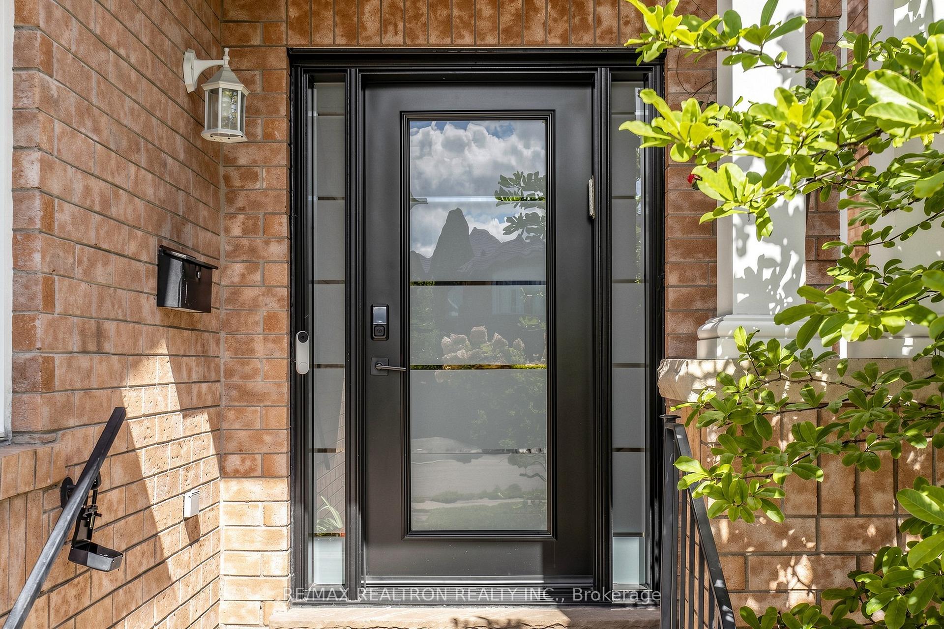 Photo 3 of 338 Mcbride Crescent, Newmarket, Summerhill Estates — HOMEH
