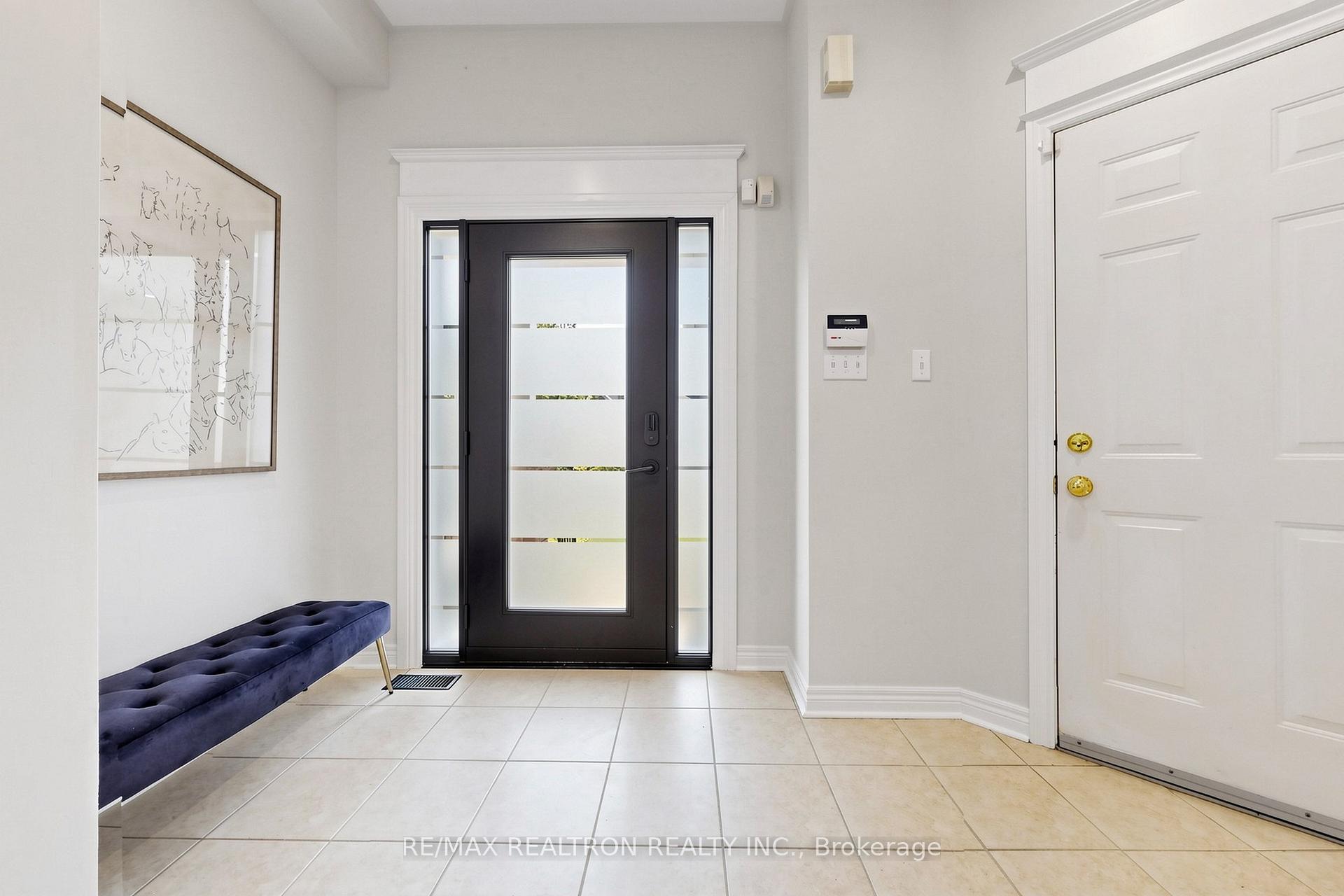 Photo 4 of 338 Mcbride Crescent, Newmarket, Summerhill Estates — HOMEH