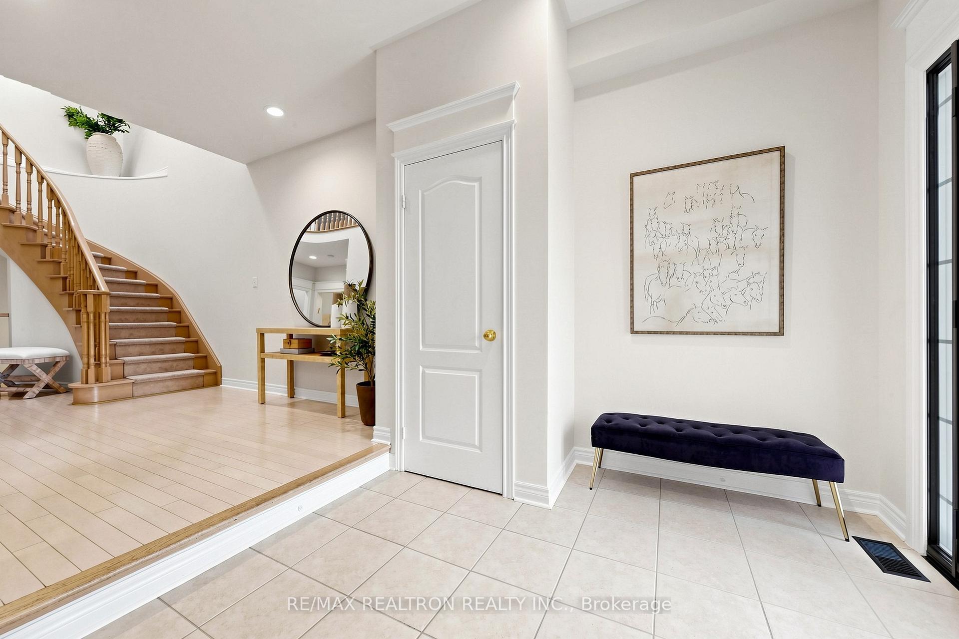 Photo 5 of 338 Mcbride Crescent, Newmarket, Summerhill Estates — HOMEH