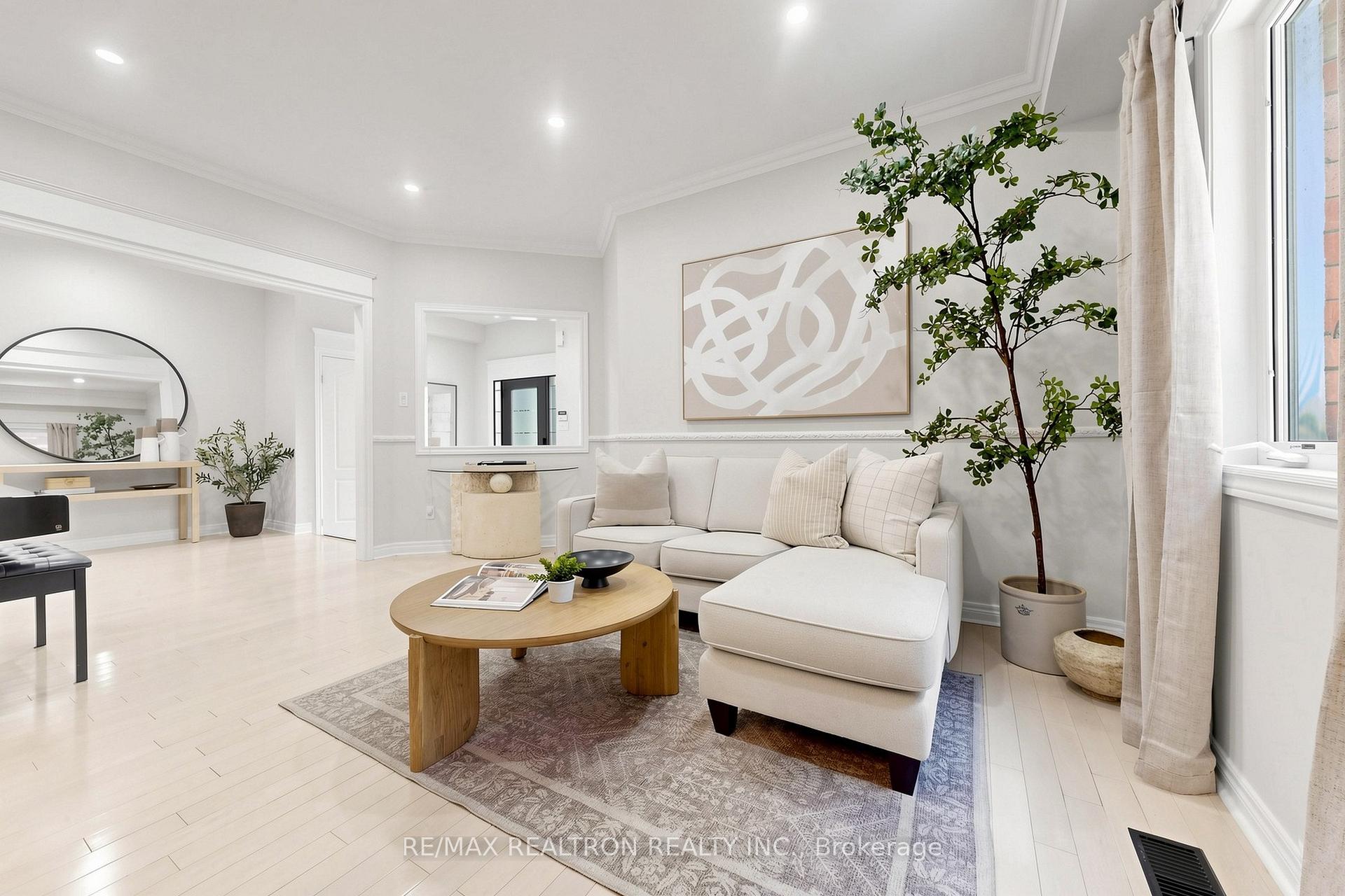 Photo 6 of 338 Mcbride Crescent, Newmarket, Summerhill Estates — HOMEH