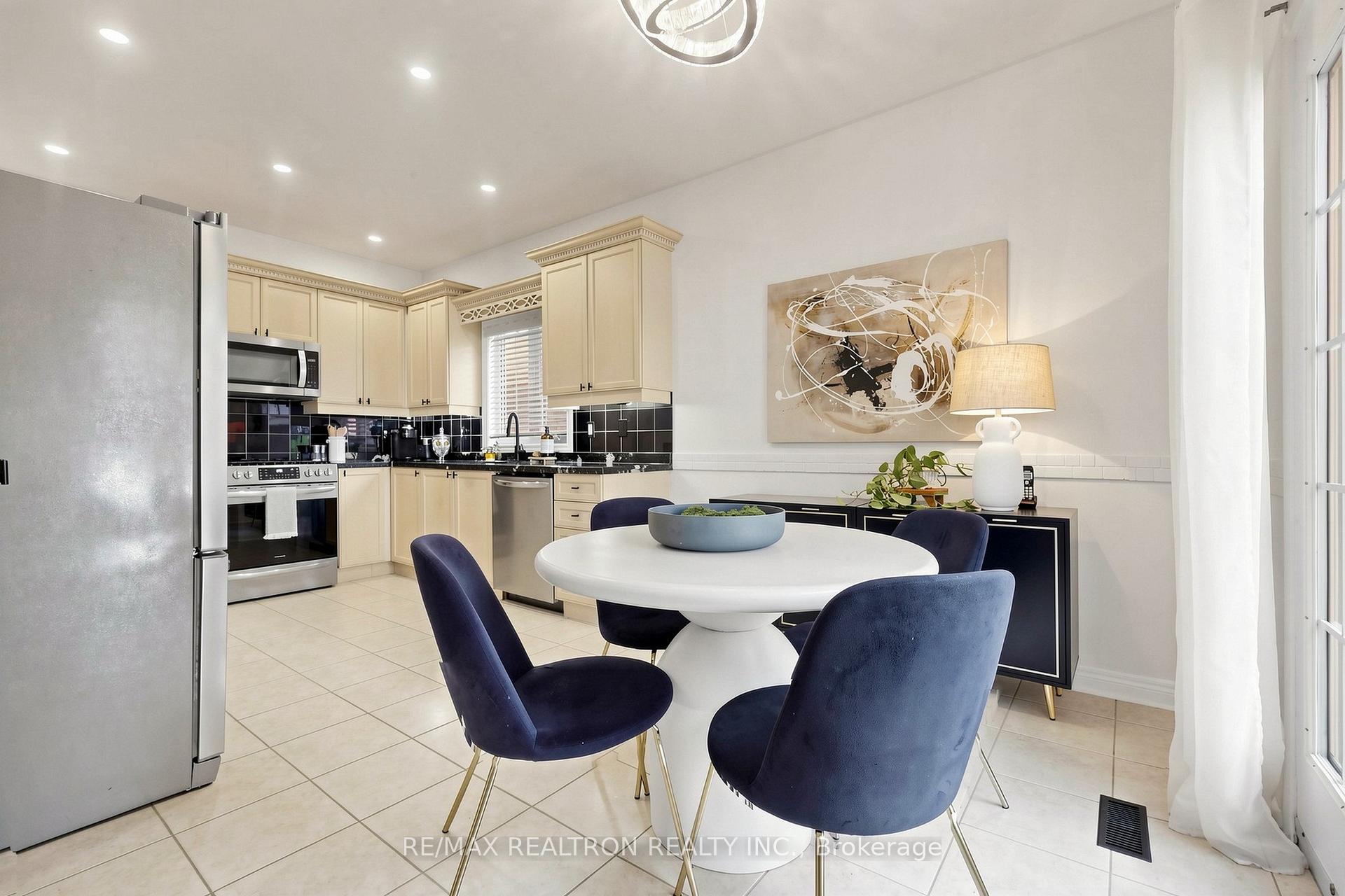 Photo 18 of 338 Mcbride Crescent, Newmarket, Summerhill Estates — HOMEH