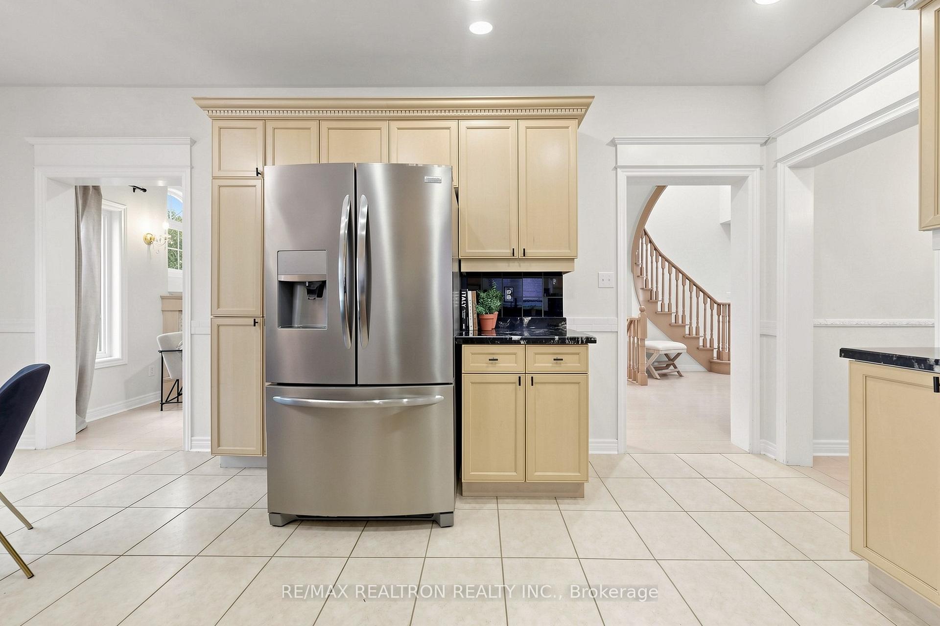 Photo 21 of 338 Mcbride Crescent, Newmarket, Summerhill Estates — HOMEH