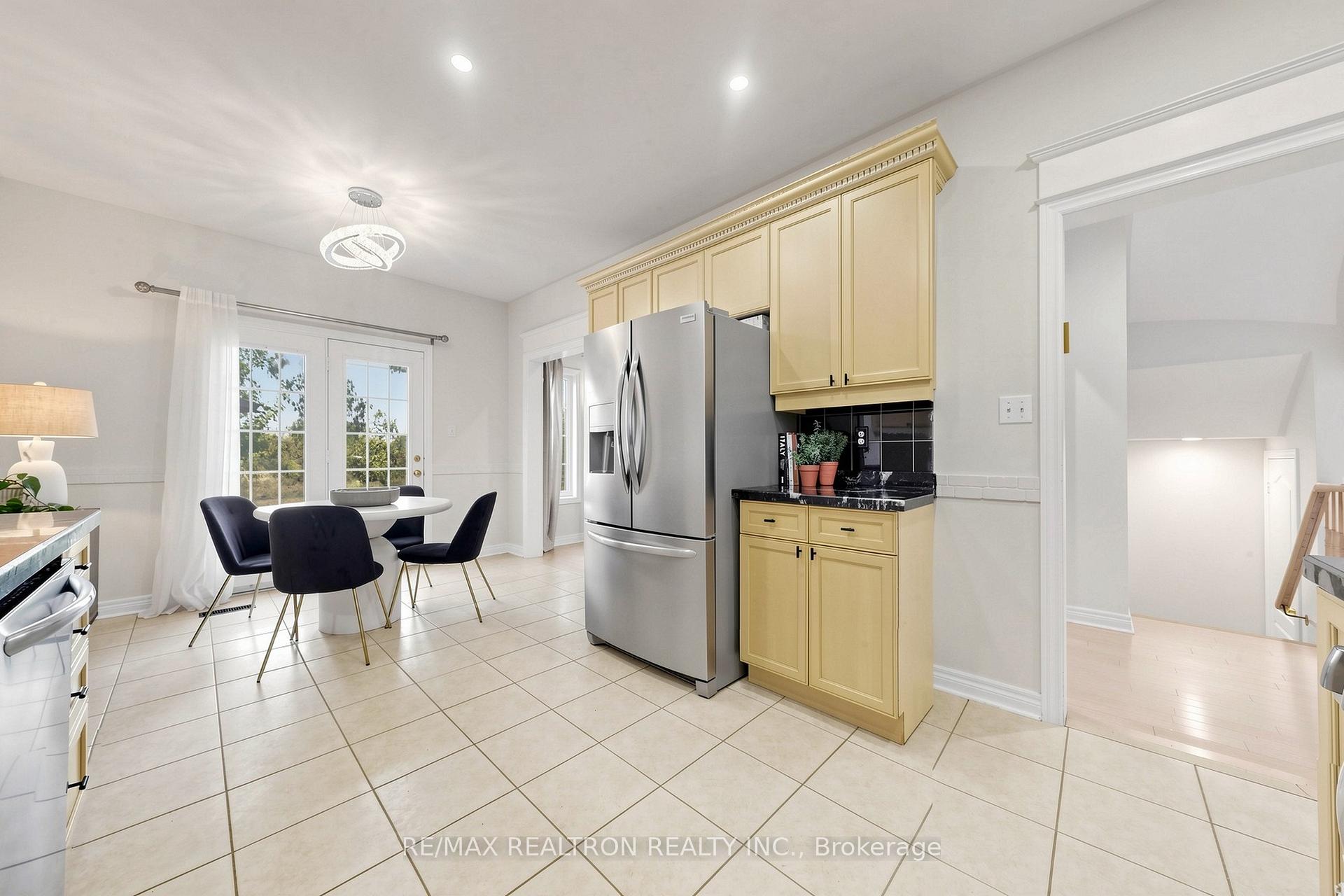Photo 22 of 338 Mcbride Crescent, Newmarket, Summerhill Estates — HOMEH