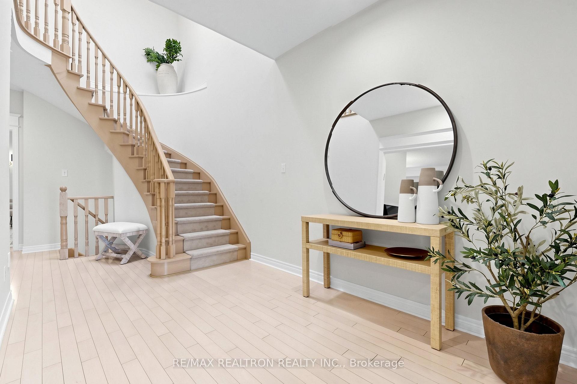 Photo 23 of 338 Mcbride Crescent, Newmarket, Summerhill Estates — HOMEH