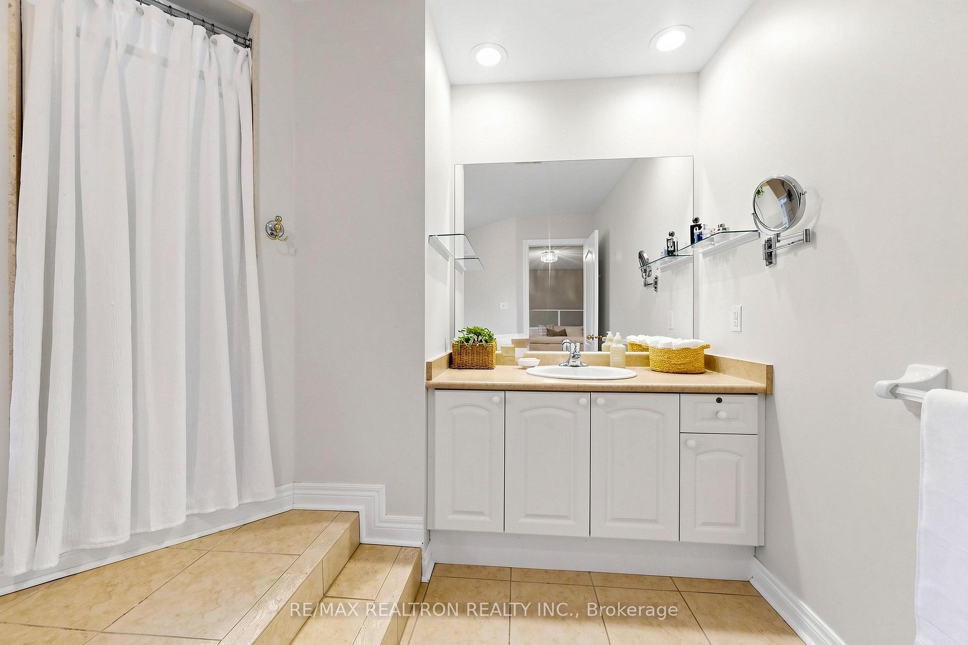 Photo 28 of 338 Mcbride Crescent, Newmarket, Summerhill Estates — HOMEH