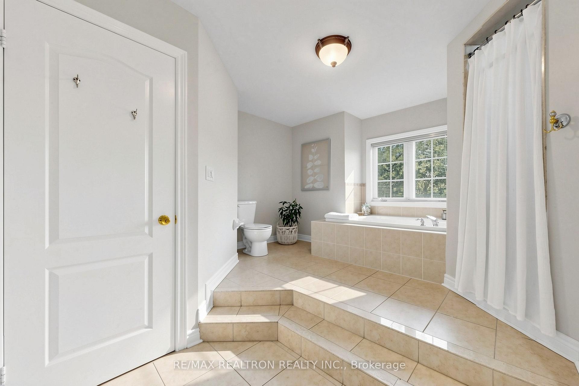Photo 29 of 338 Mcbride Crescent, Newmarket, Summerhill Estates — HOMEH