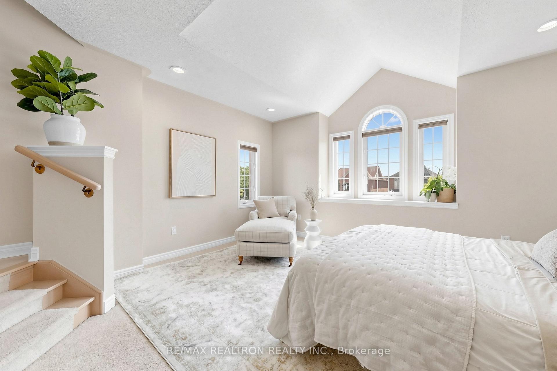 Photo 32 of 338 Mcbride Crescent, Newmarket, Summerhill Estates — HOMEH