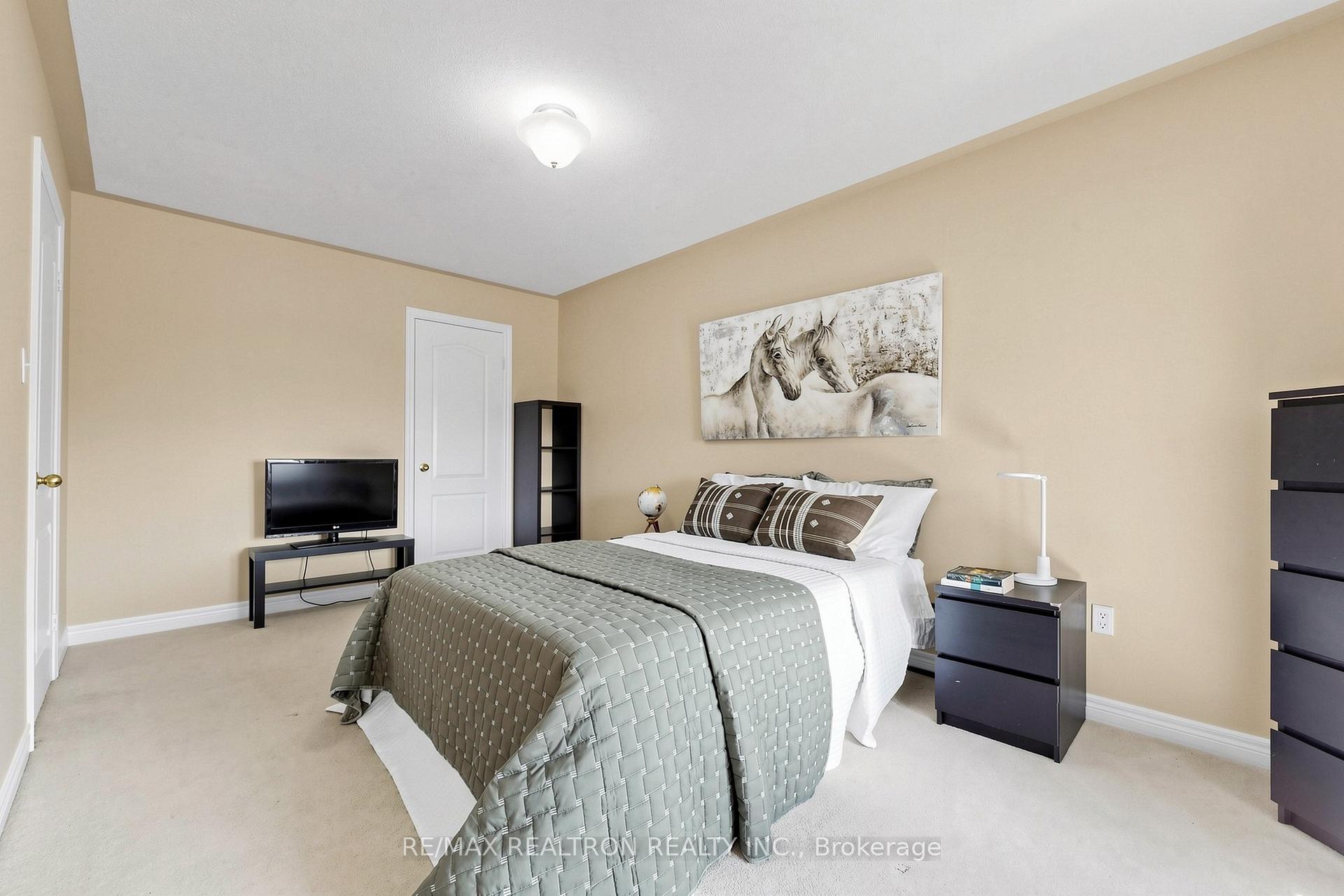 Photo 35 of 338 Mcbride Crescent, Newmarket, Summerhill Estates — HOMEH