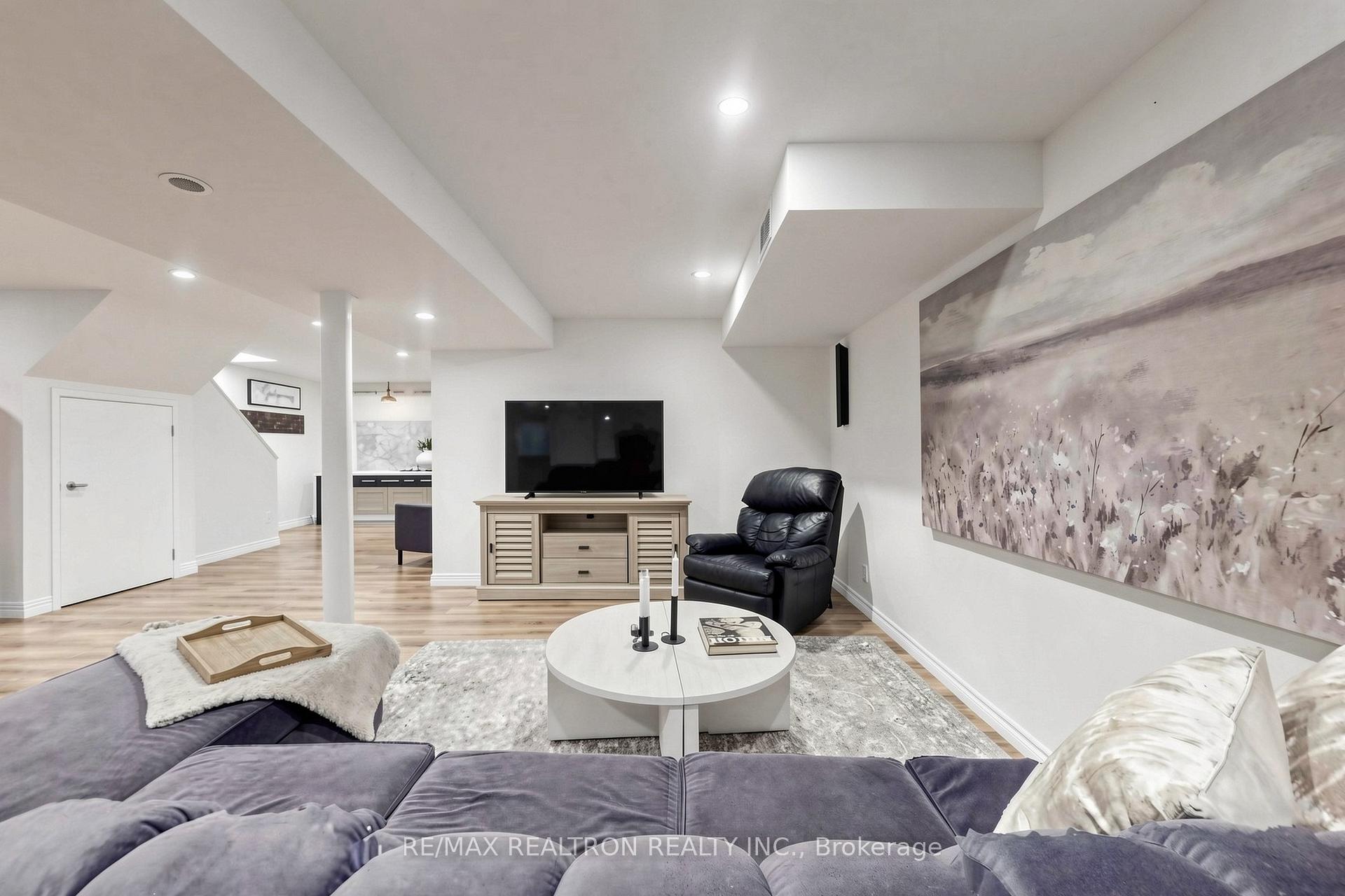 Photo 42 of 338 Mcbride Crescent, Newmarket, Summerhill Estates — HOMEH