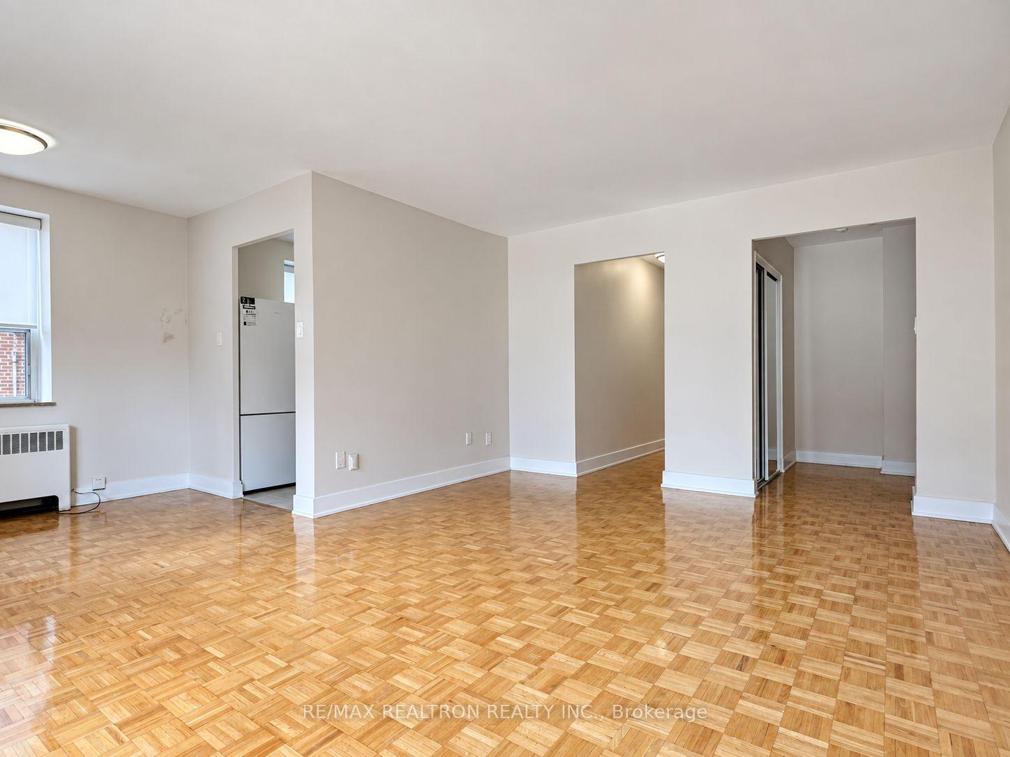 Photo 4 of Unit 201, 1291 Bayview Avenue, Toronto, Leaside — HOMEH