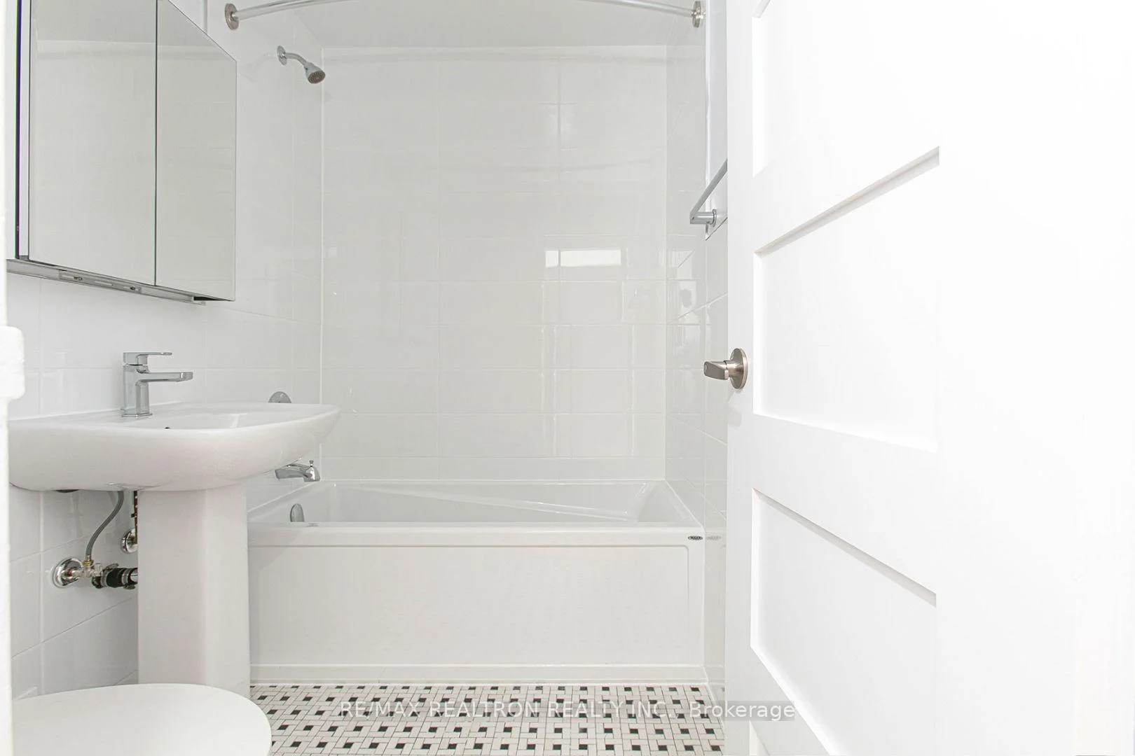 Photo 7 of Unit 201, 1291 Bayview Avenue, Toronto, Leaside — HOMEH