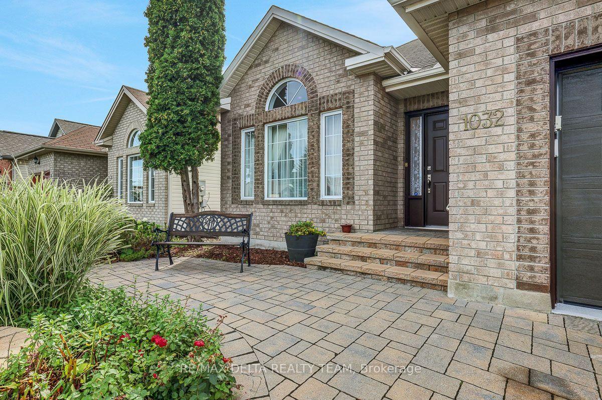 Photo 4 of 1032 Valin Street, Ottawa, Fallingbrook/Gardenway South — HOMEH