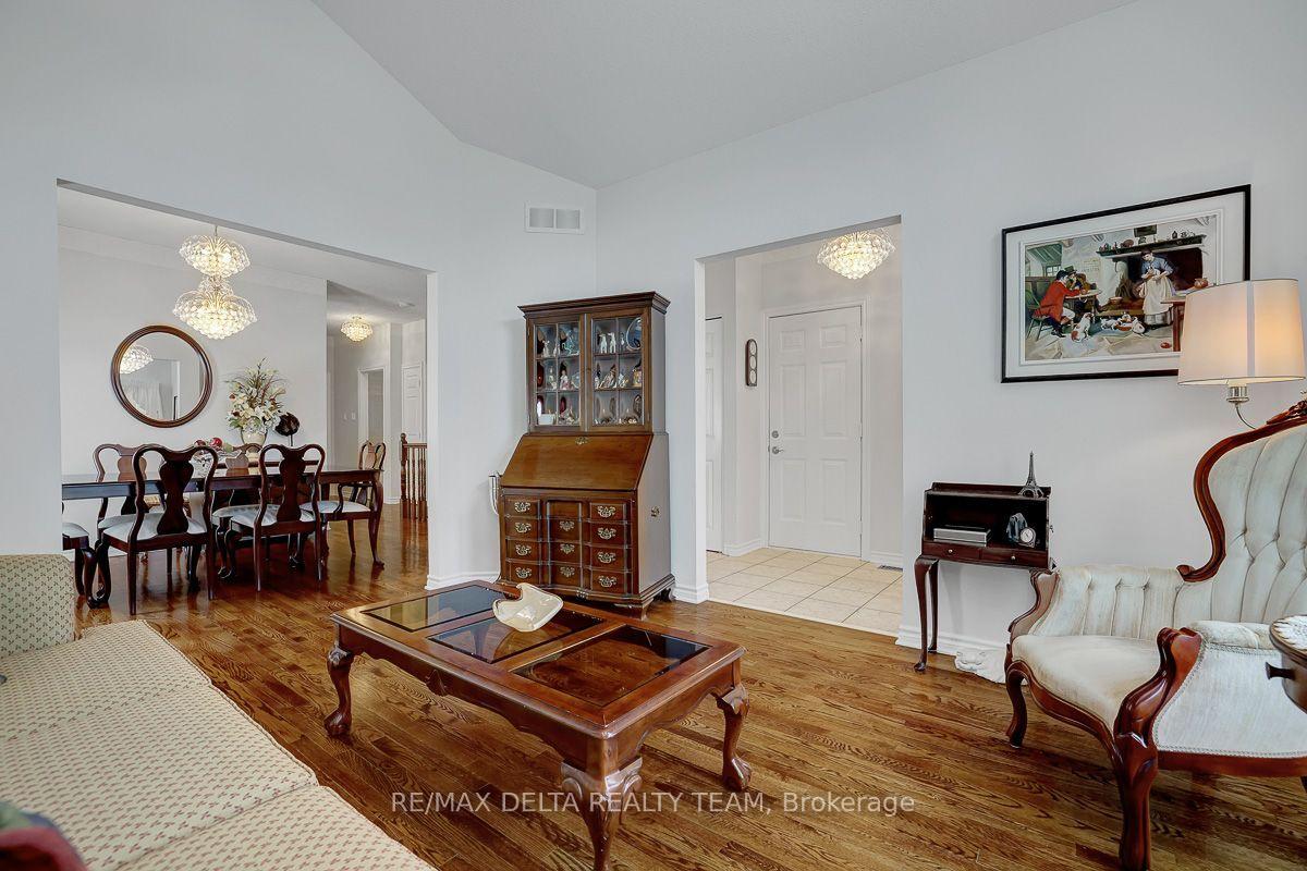 Photo 7 of 1032 Valin Street, Ottawa, Fallingbrook/Gardenway South — HOMEH