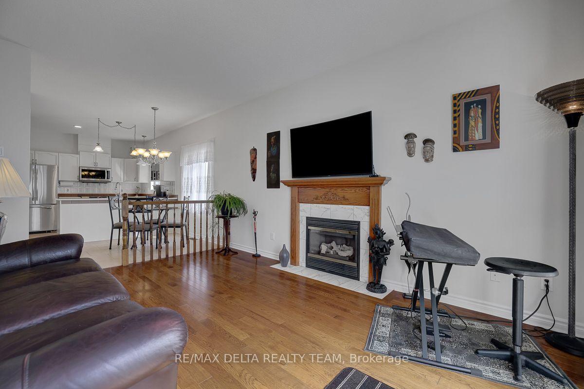 Photo 13 of 1032 Valin Street, Ottawa, Fallingbrook/Gardenway South — HOMEH