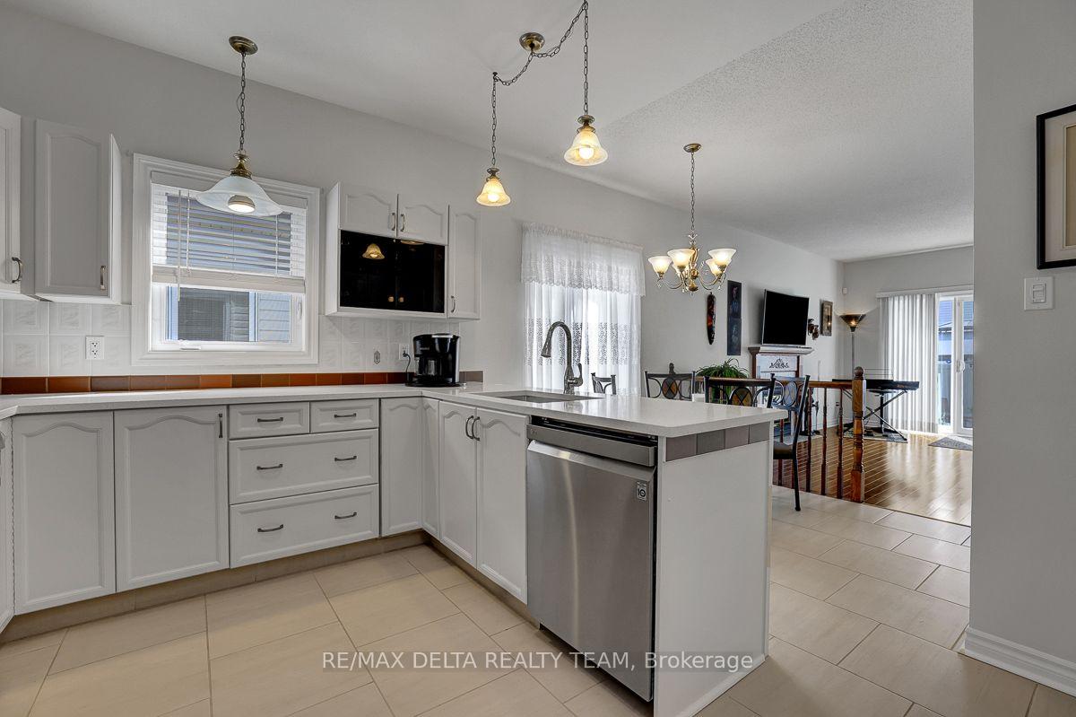 Photo 16 of 1032 Valin Street, Ottawa, Fallingbrook/Gardenway South — HOMEH
