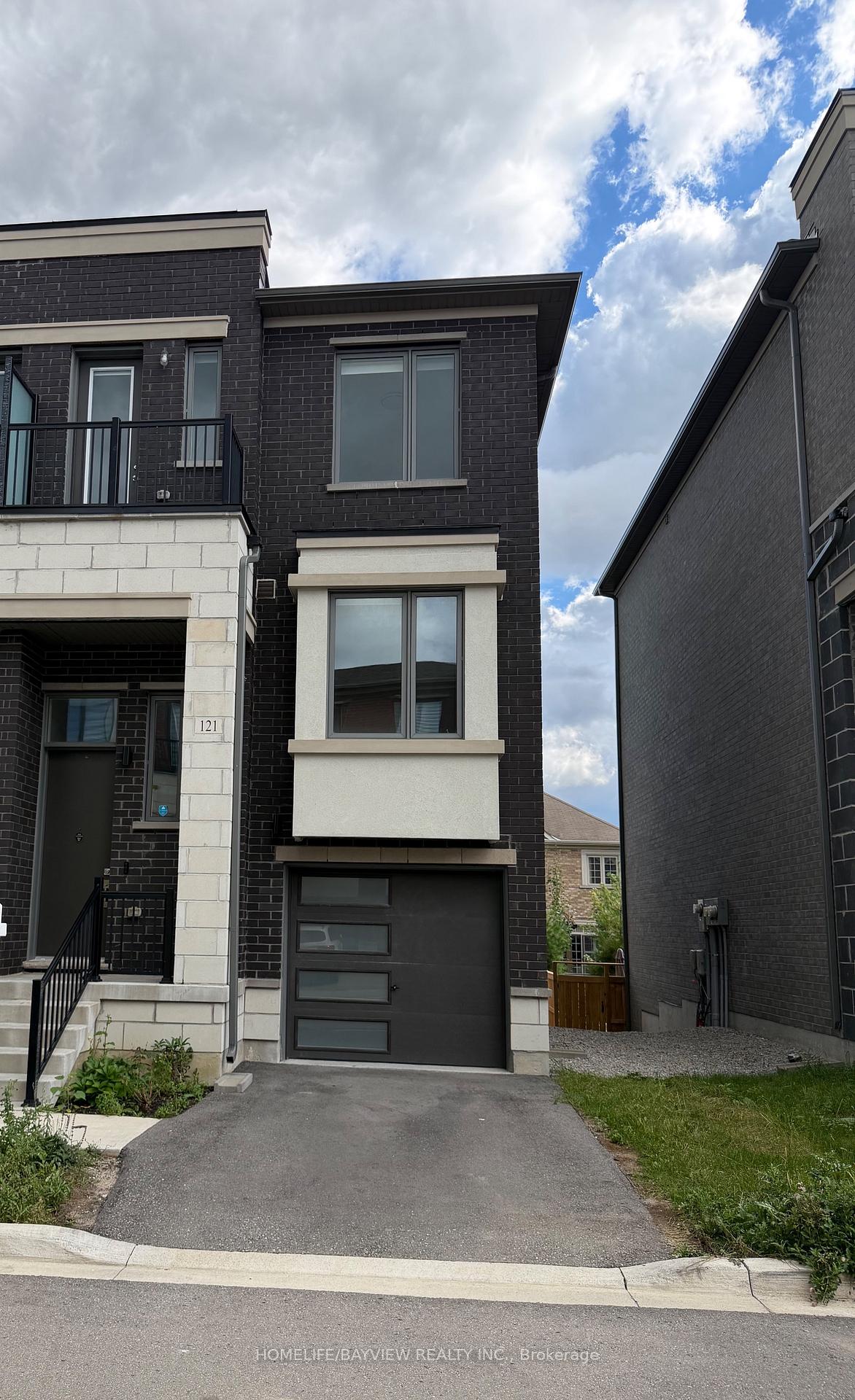 Photo 2 of 121 Rattenbury Road, Vaughan, Patterson — HOMEH