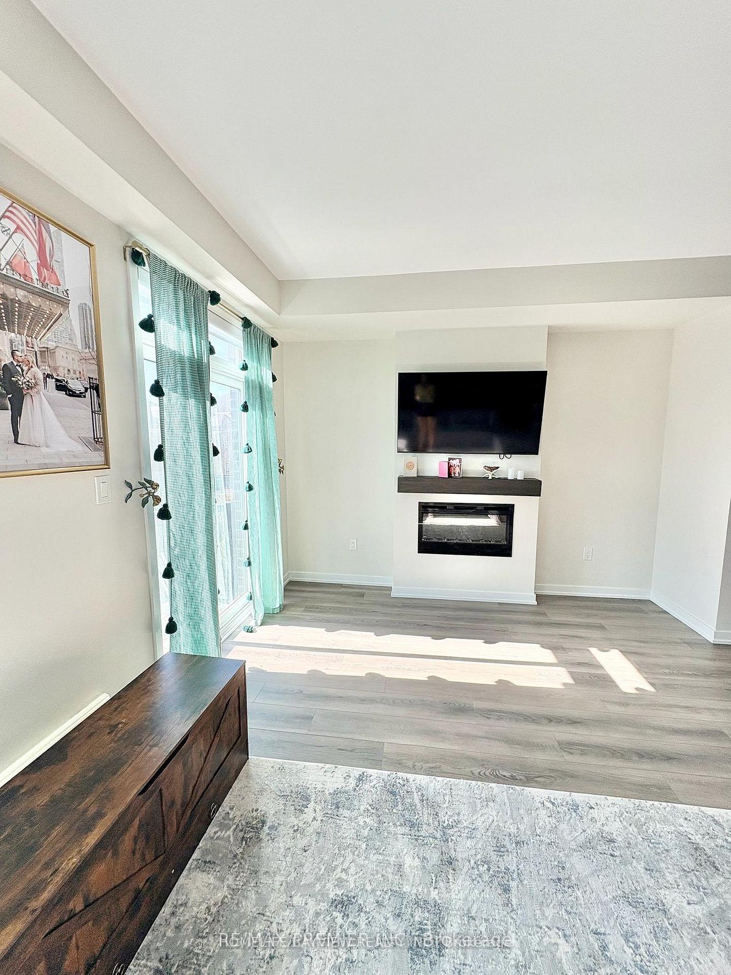 Photo 7 of 121 Rattenbury Road, Vaughan, Patterson — HOMEH