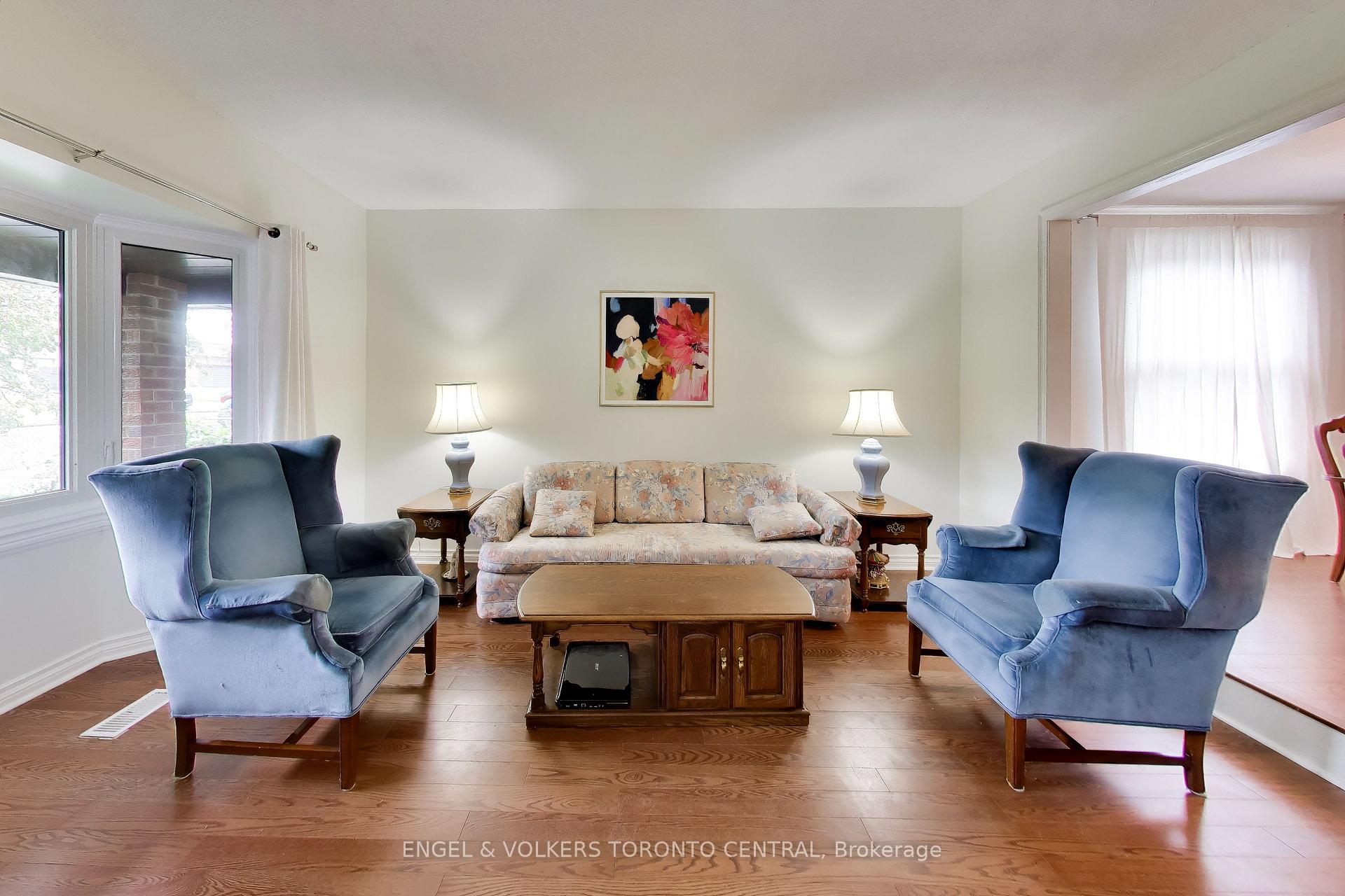 Photo 2 of 68 Hawley Crescent, Whitby, Blue Grass Meadows — HOMEH