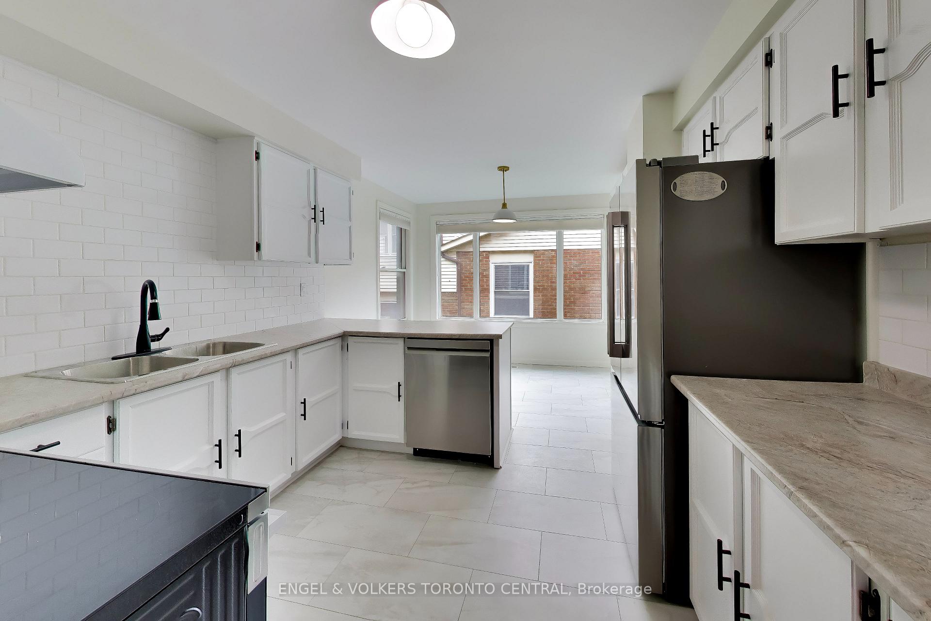 Photo 4 of 68 Hawley Crescent, Whitby, Blue Grass Meadows — HOMEH