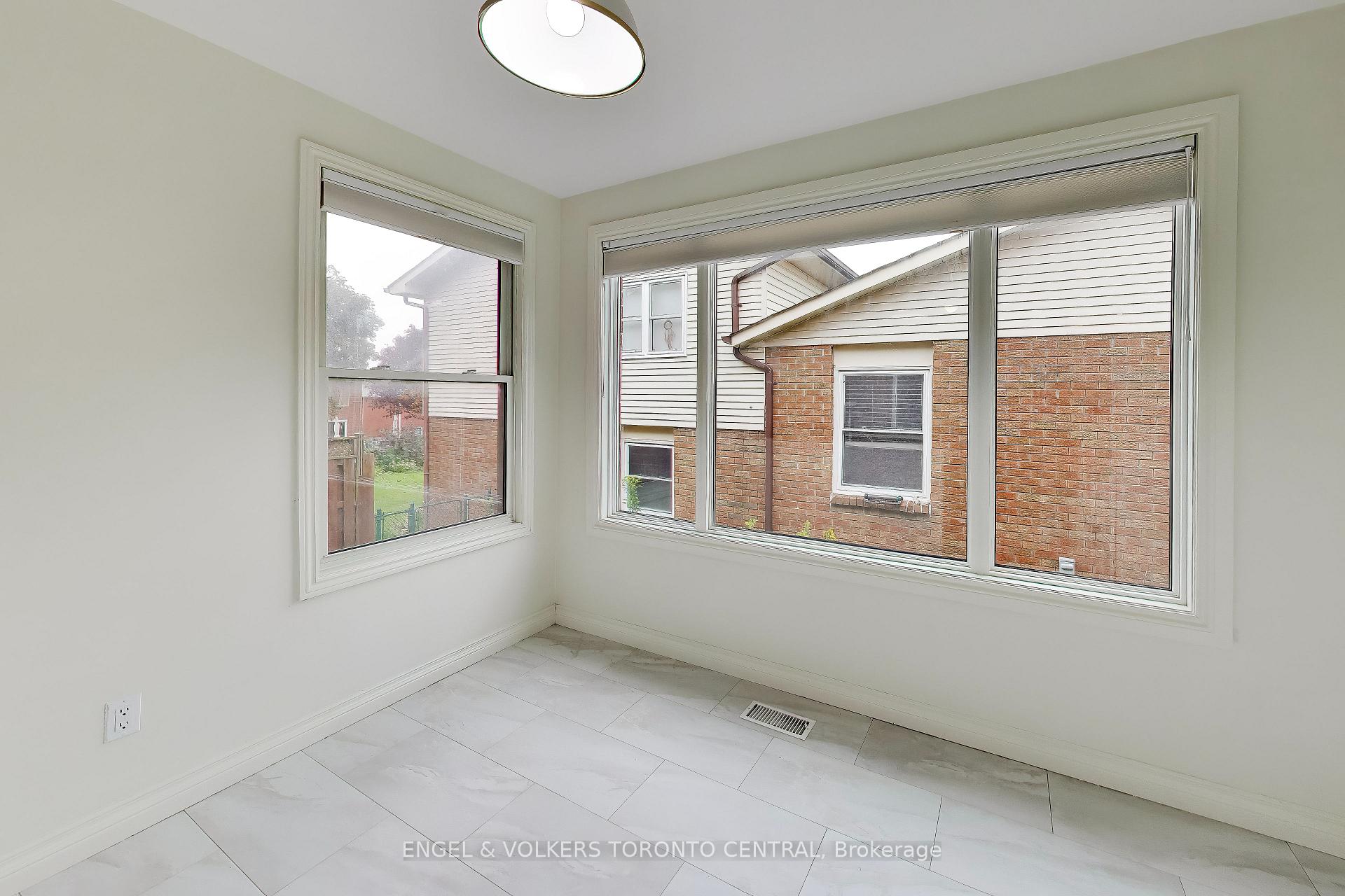 Photo 5 of 68 Hawley Crescent, Whitby, Blue Grass Meadows — HOMEH