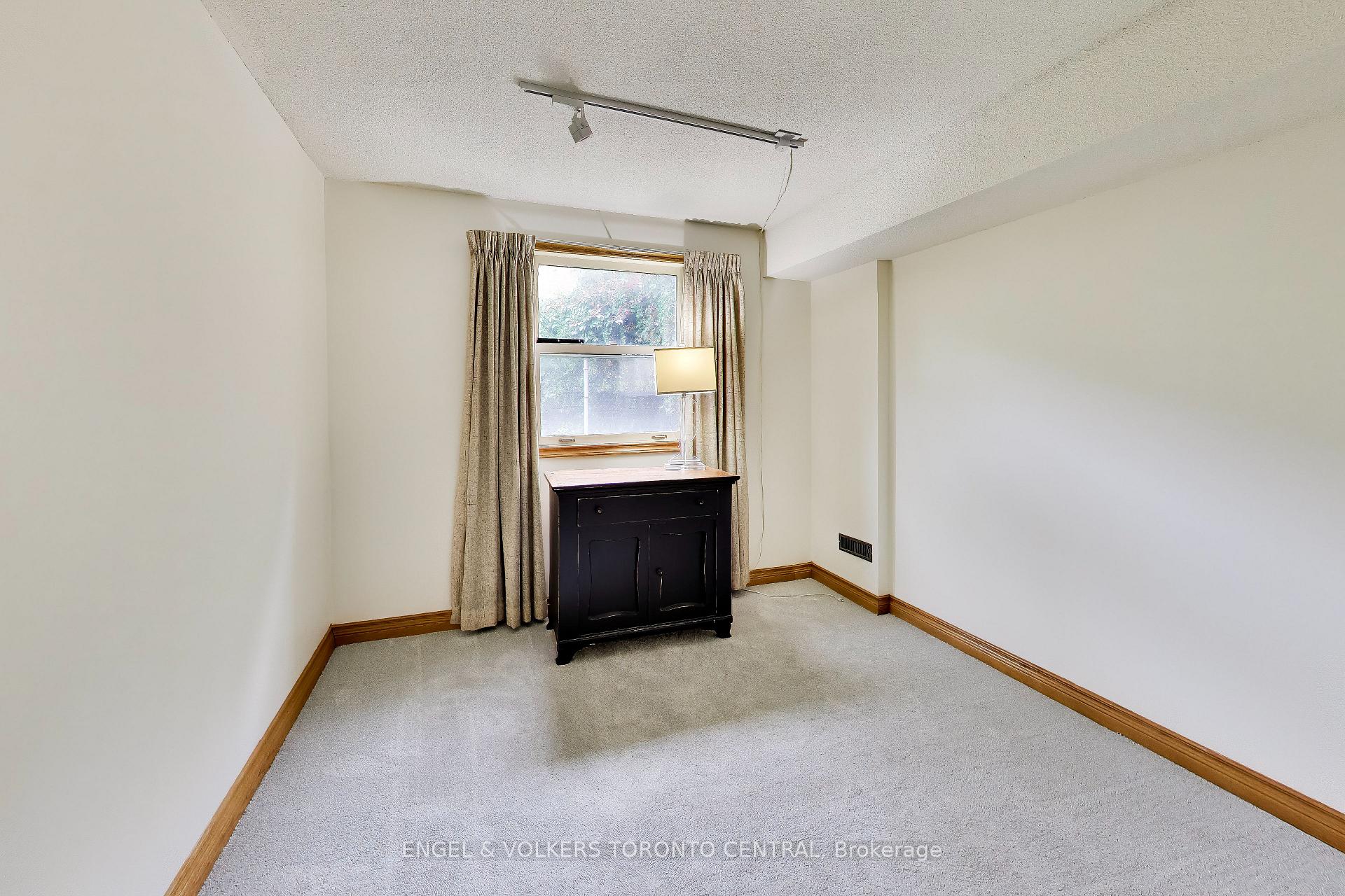 Photo 8 of 68 Hawley Crescent, Whitby, Blue Grass Meadows — HOMEH