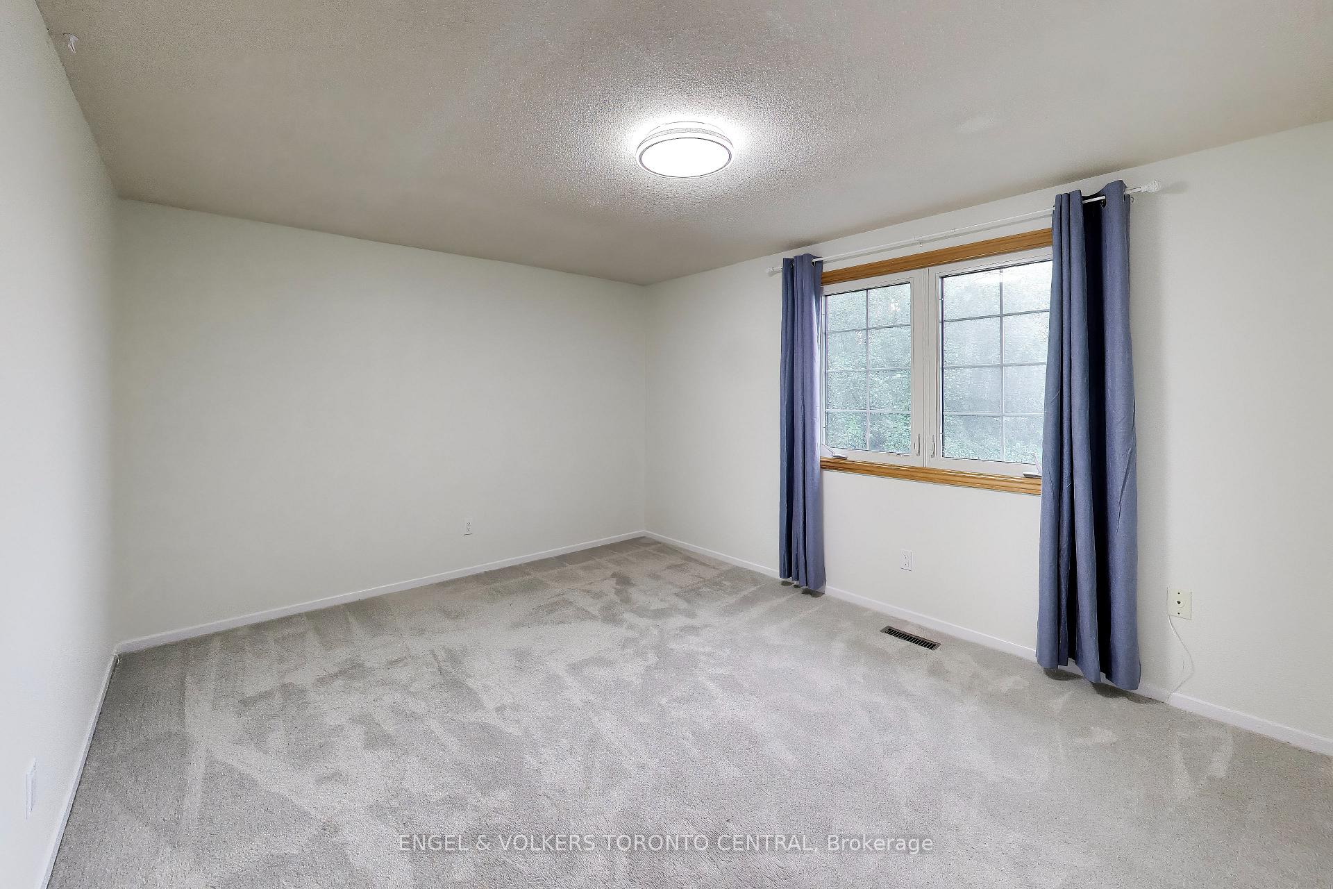 Photo 11 of 68 Hawley Crescent, Whitby, Blue Grass Meadows — HOMEH