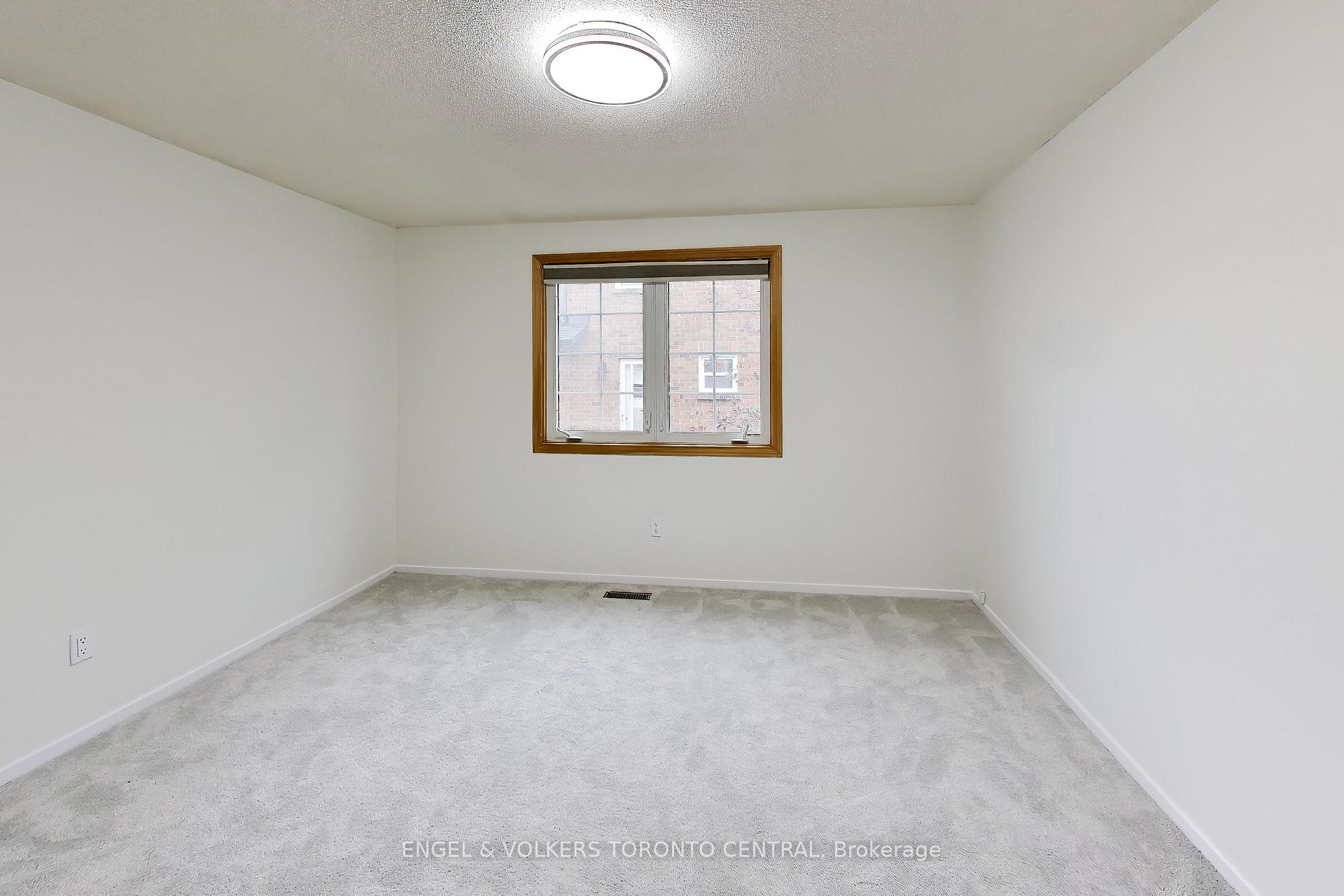 Photo 12 of 68 Hawley Crescent, Whitby, Blue Grass Meadows — HOMEH